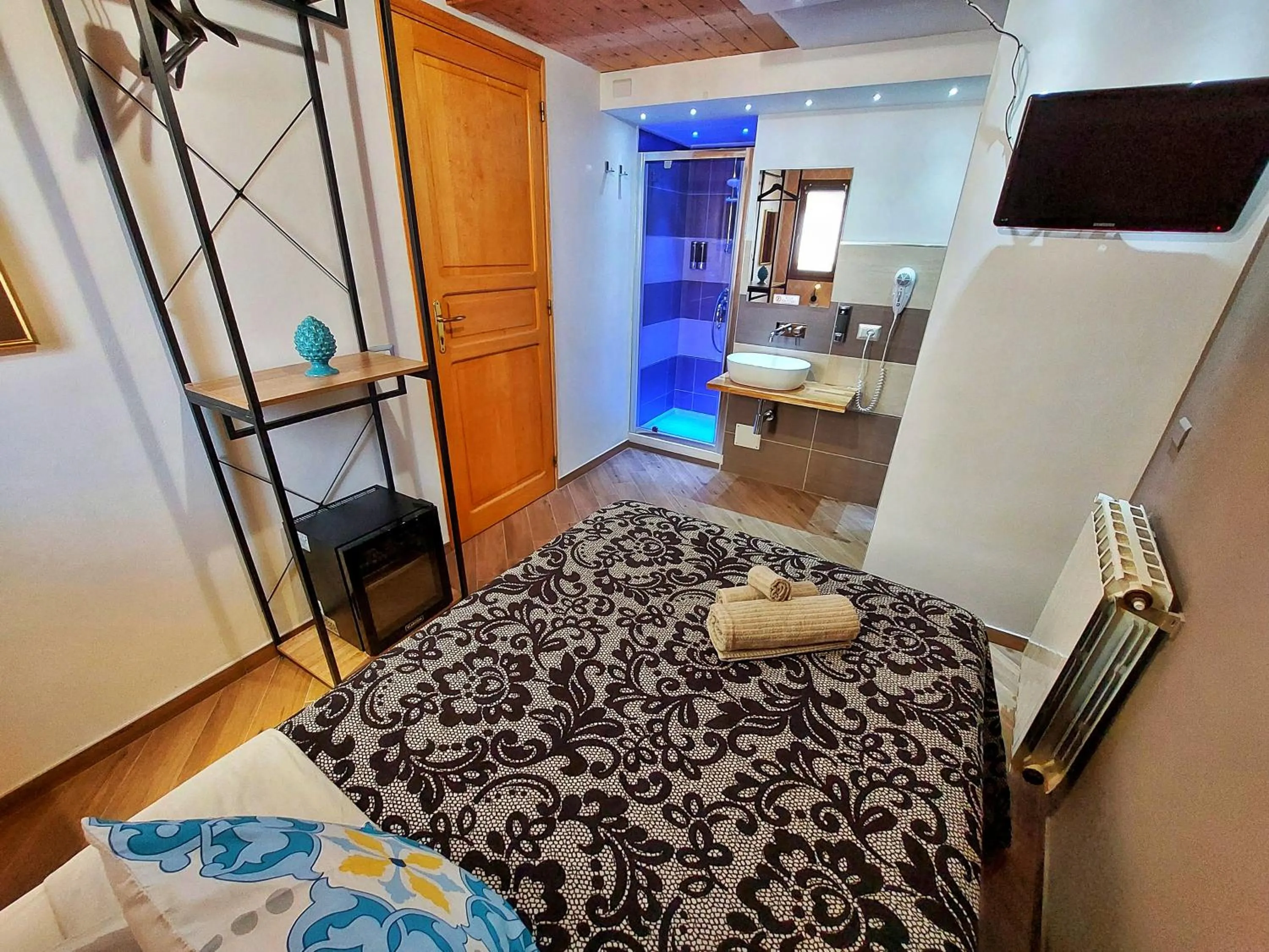 Bed in Bed and Breakfast L&P