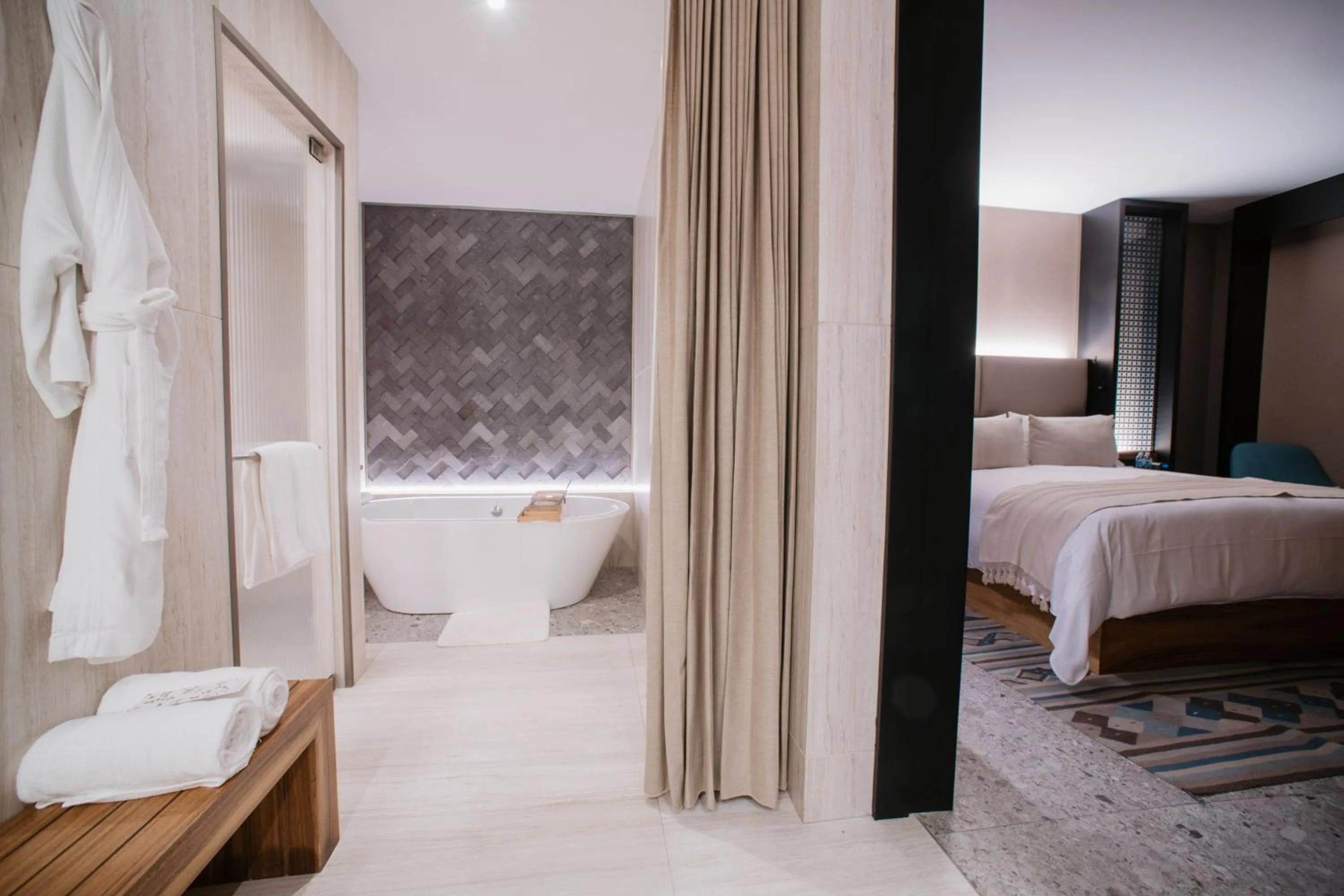 Shower, Bed in Grand Fiesta Americana Oaxaca