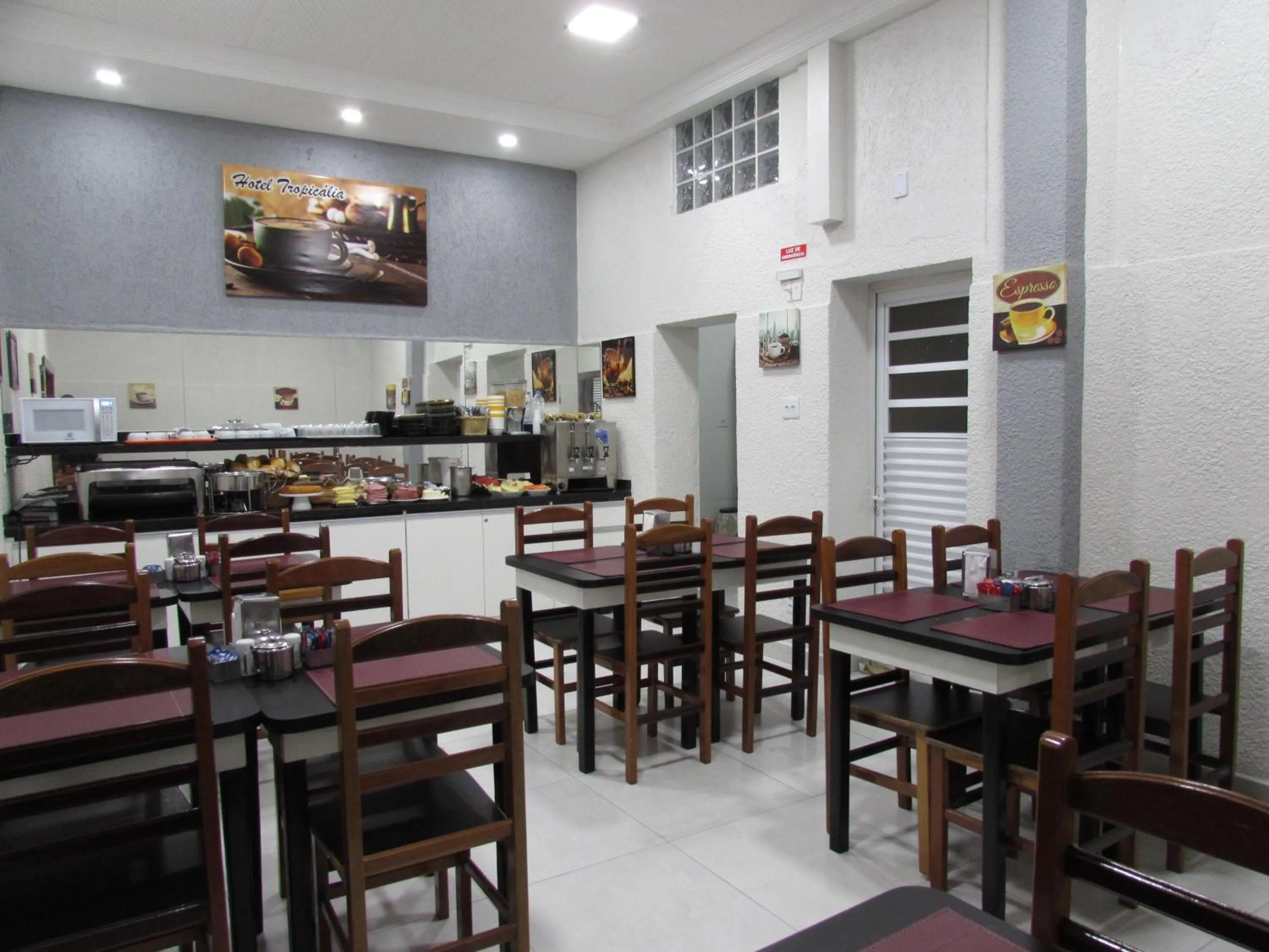 Hotel Tropicália próximo a 25 de março , Brás e Bom Retiro "Com estacionamento conveniado ao lado do hotel"