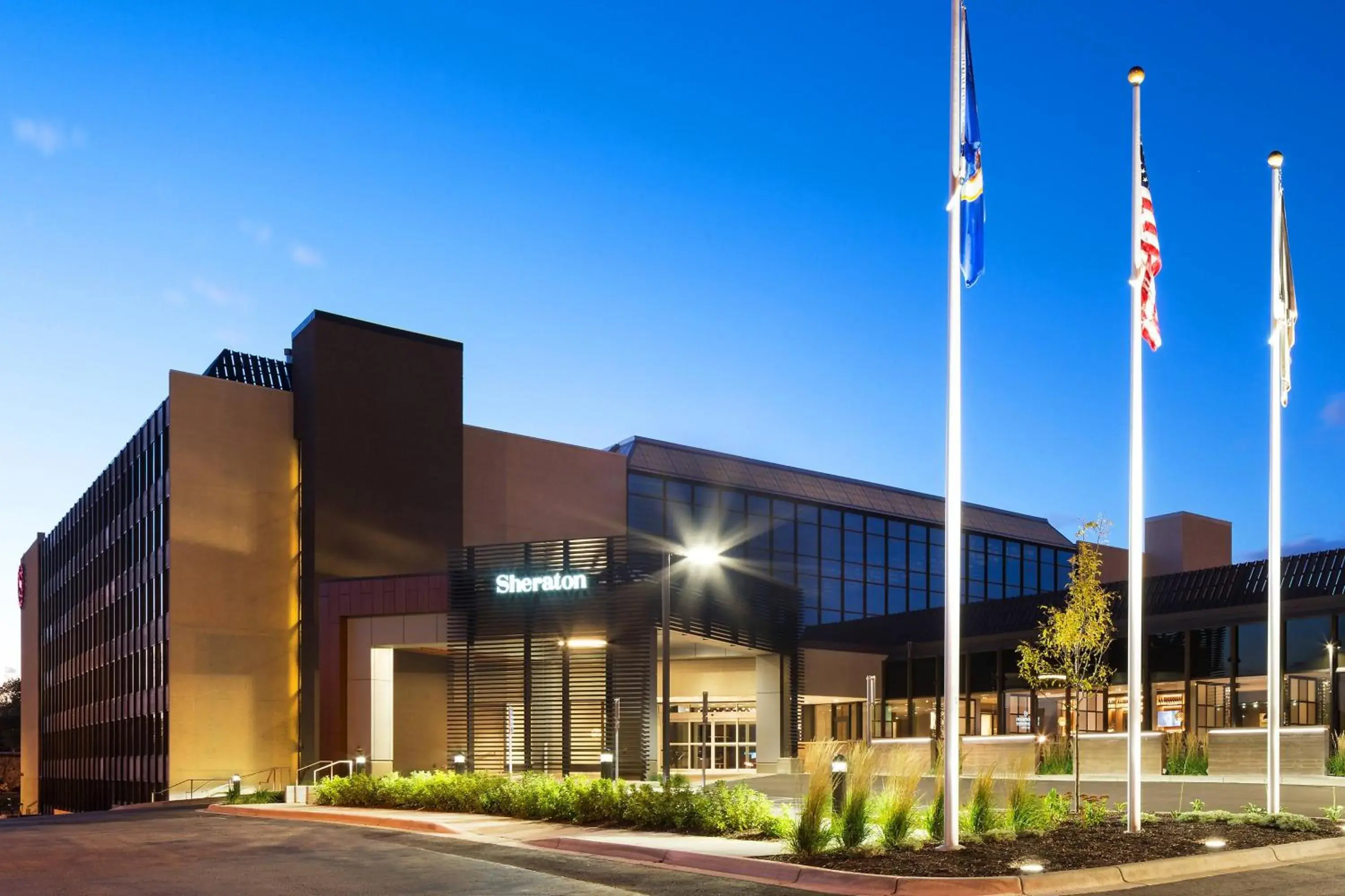 Property building in Sheraton Bloomington Property building in Sheraton Bloomington