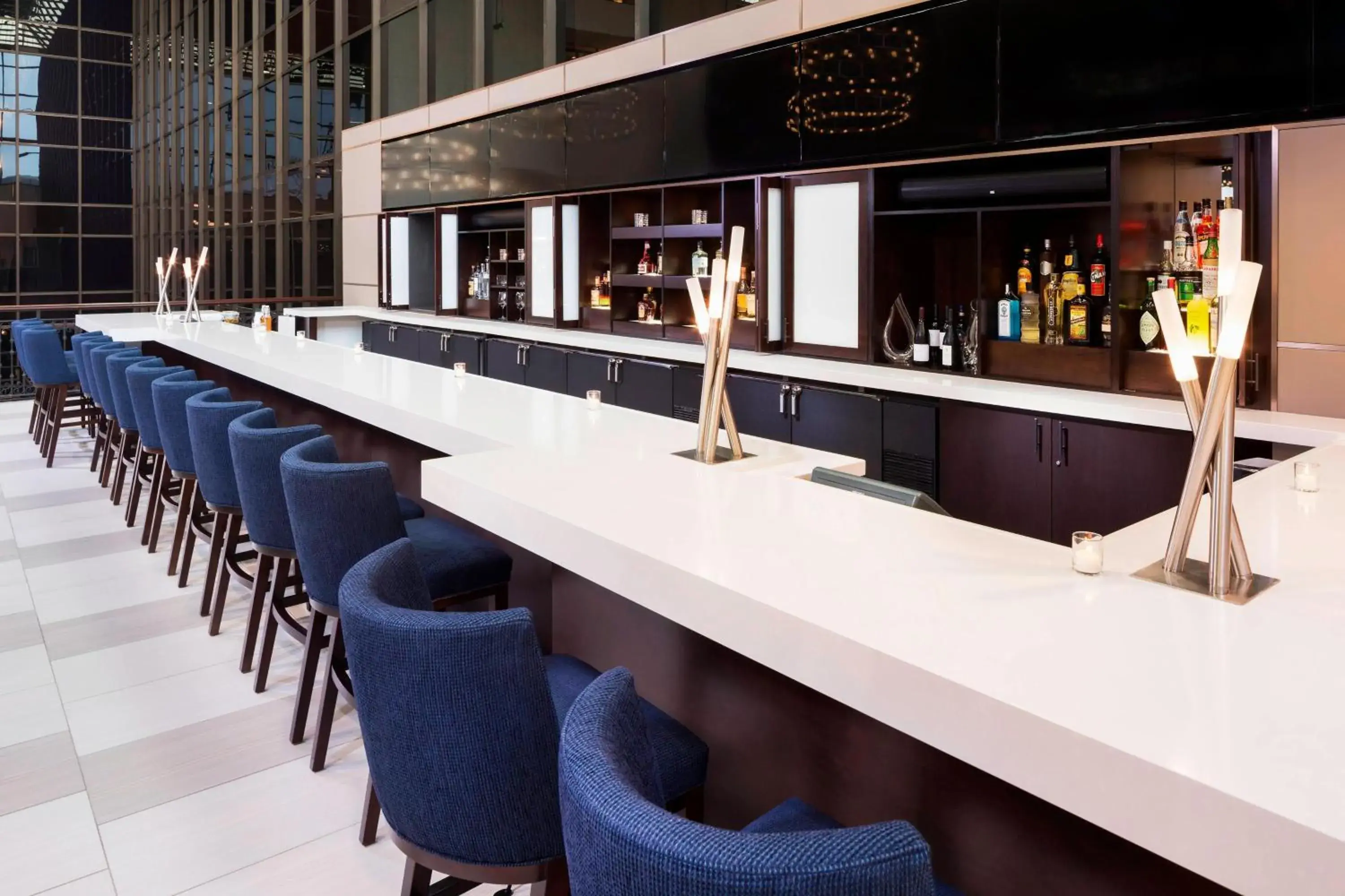 Lounge or bar in Sheraton Bloomington Lounge or bar in Sheraton Bloomington