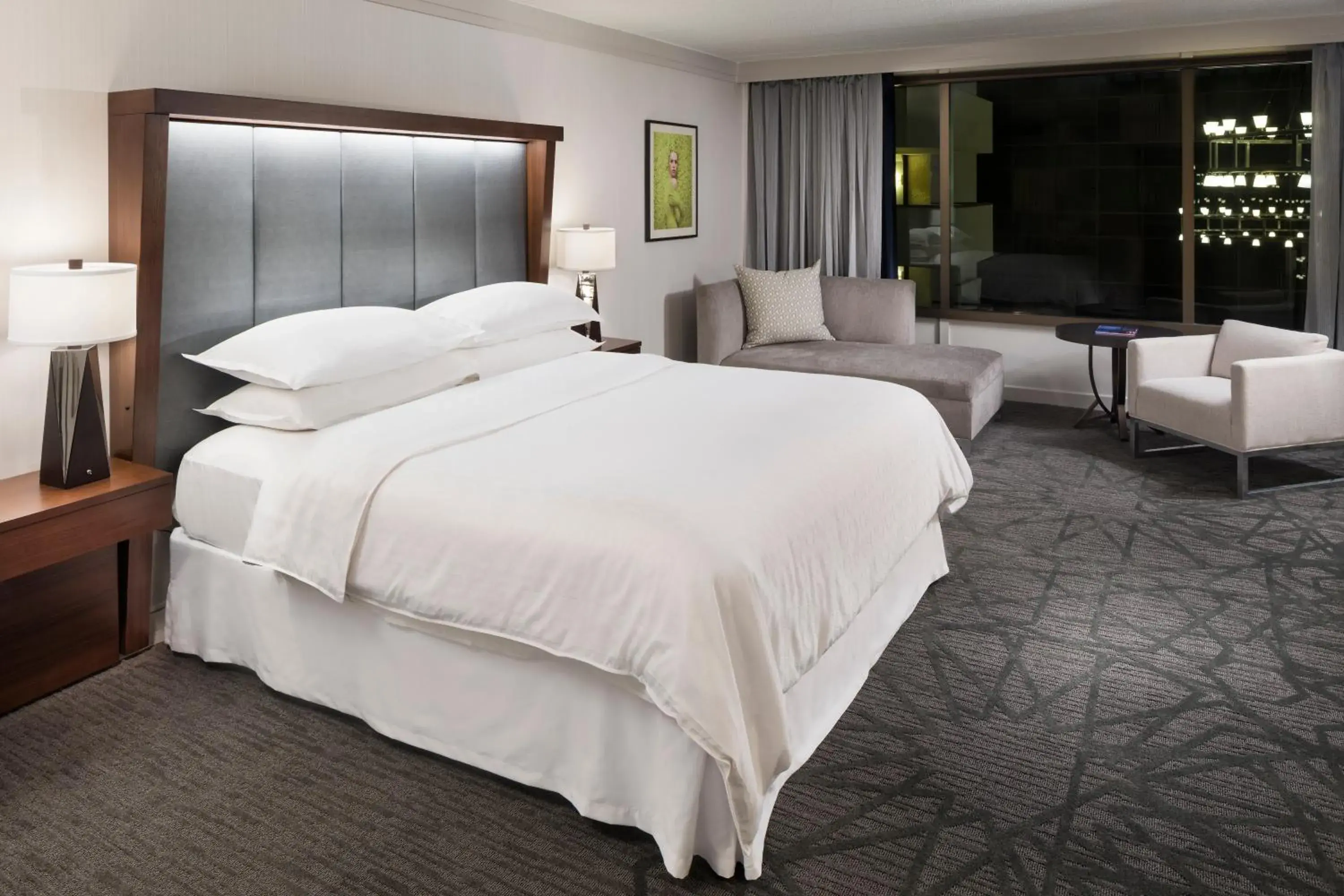 VIP, Bed in Sheraton Bloomington VIP, Bed in Sheraton Bloomington