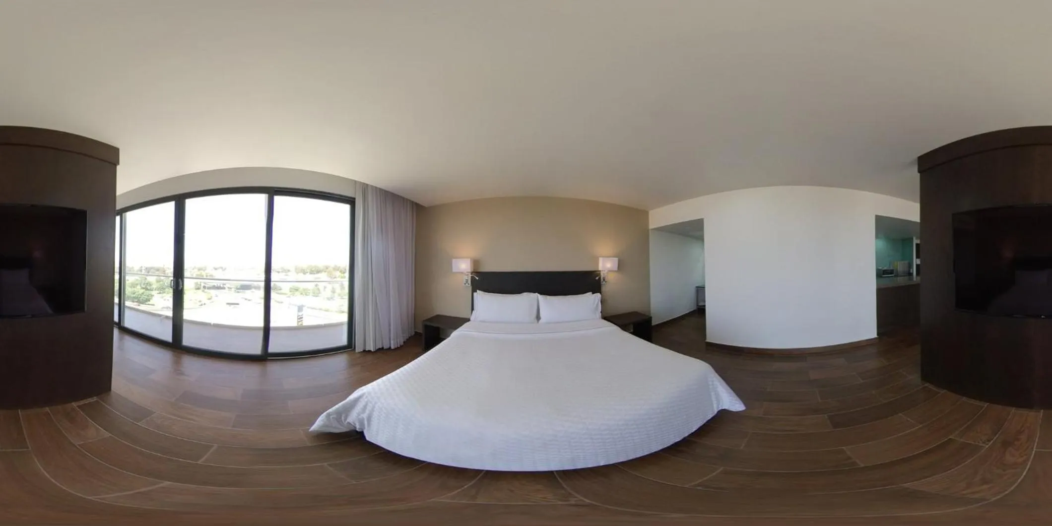 Photo of the whole room, Bed in Fiesta Inn Guadalajara Aeropuerto