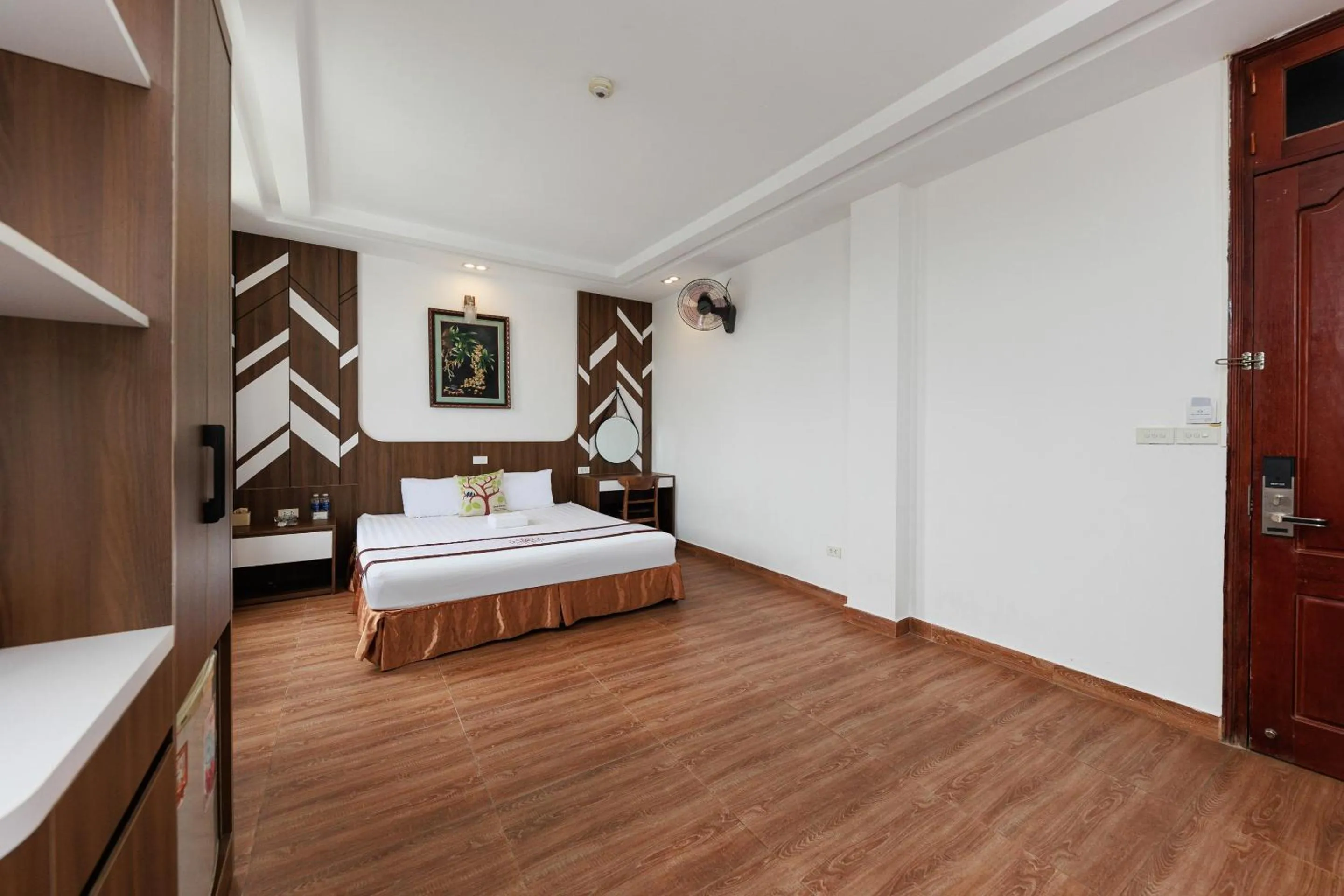 Bedroom, Bed in OYO 472 Lenka Hotel