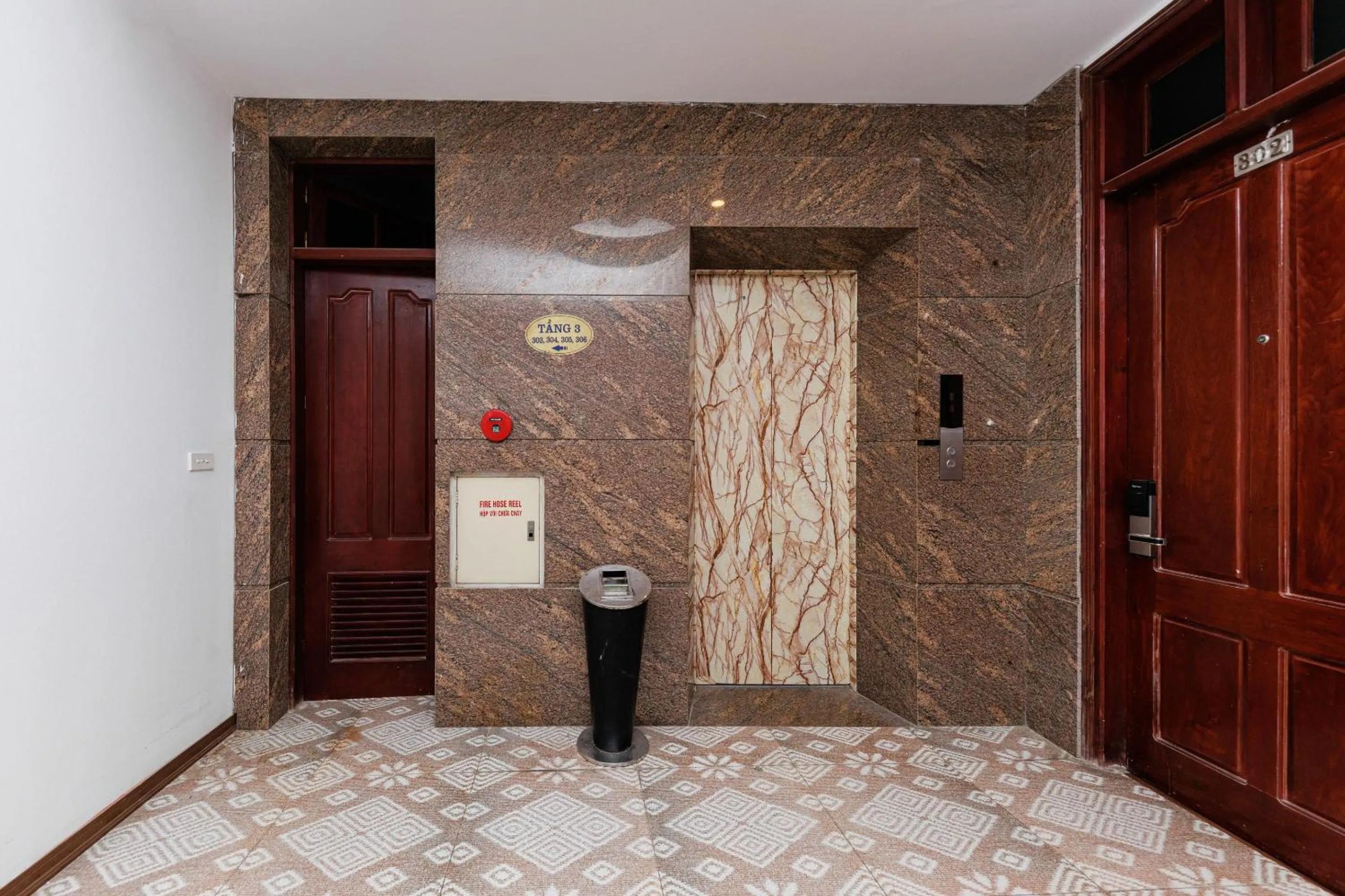 Lobby or reception in OYO 472 Lenka Hotel