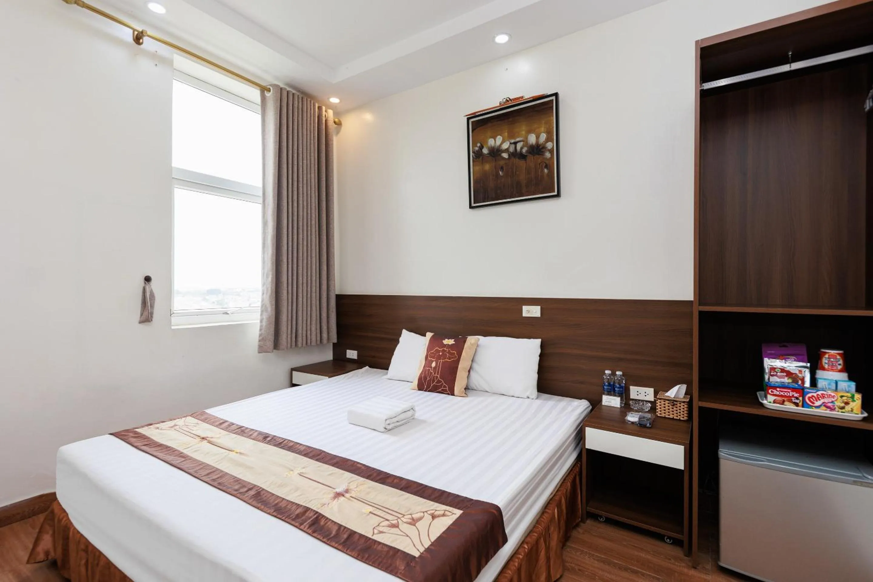 Bedroom, Bed in OYO 472 Lenka Hotel