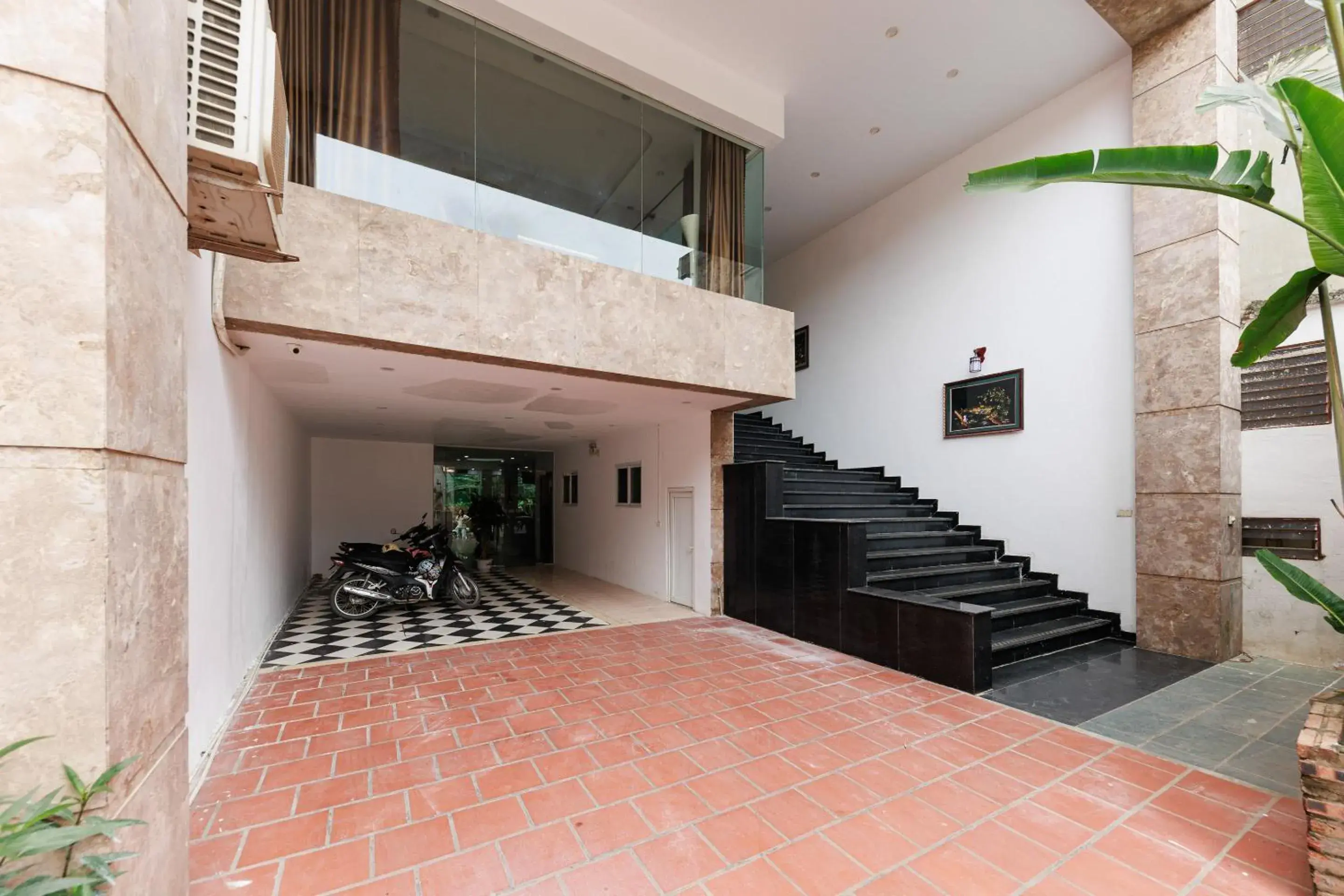 Facade/entrance in OYO 472 Lenka Hotel Facade/entrance in OYO 472 Lenka Hotel