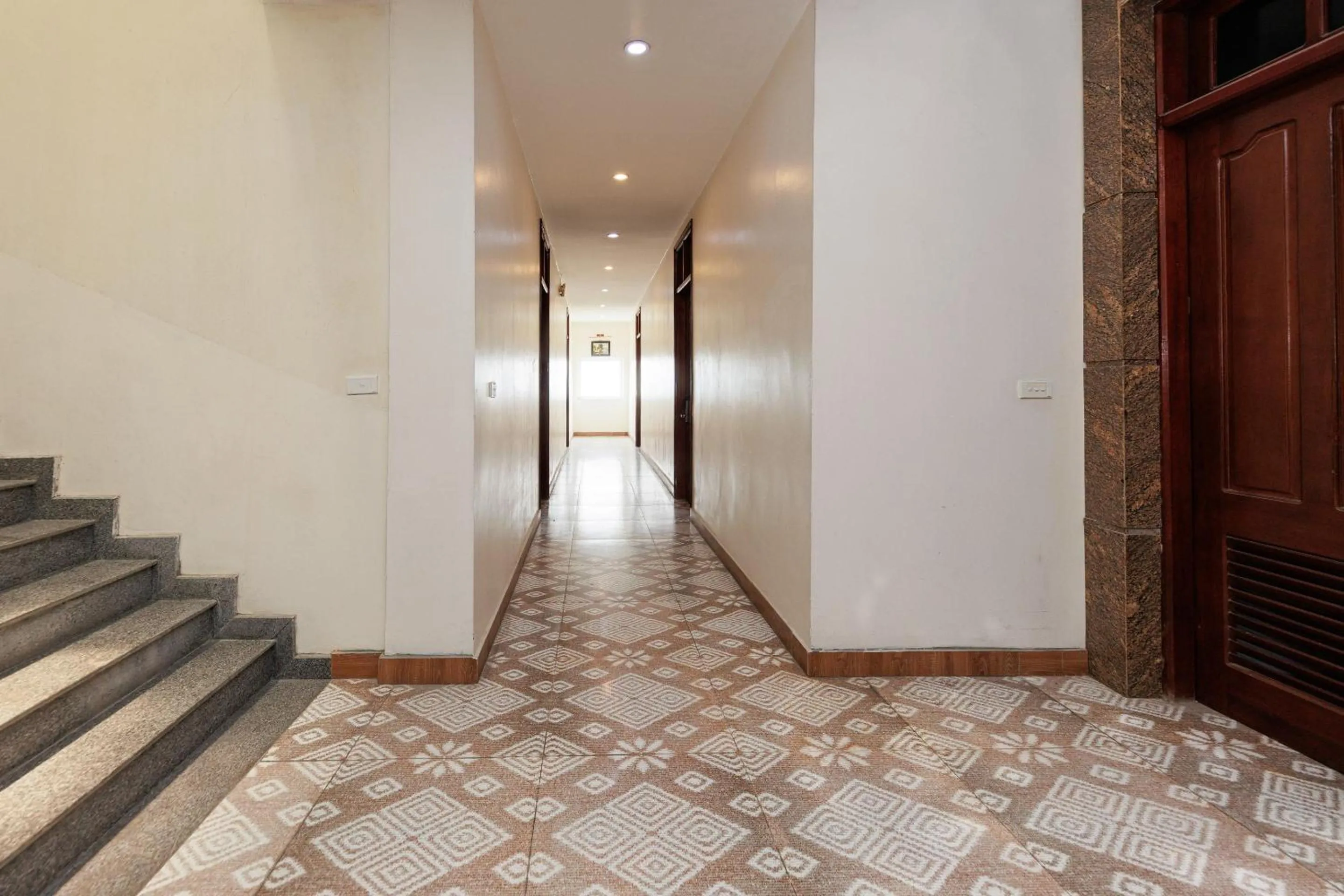 Lobby or reception in OYO 472 Lenka Hotel