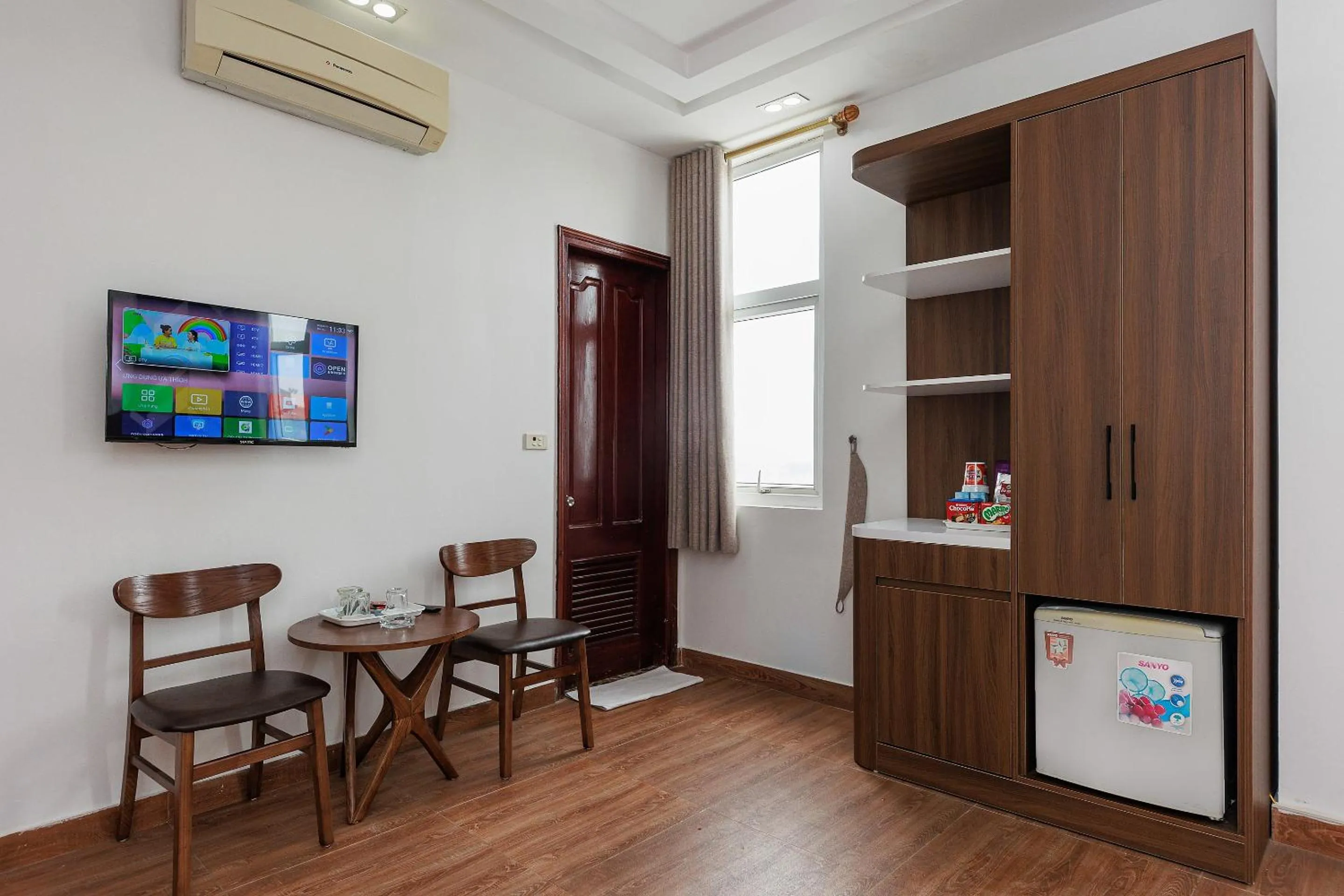 Bedroom in OYO 472 Lenka Hotel