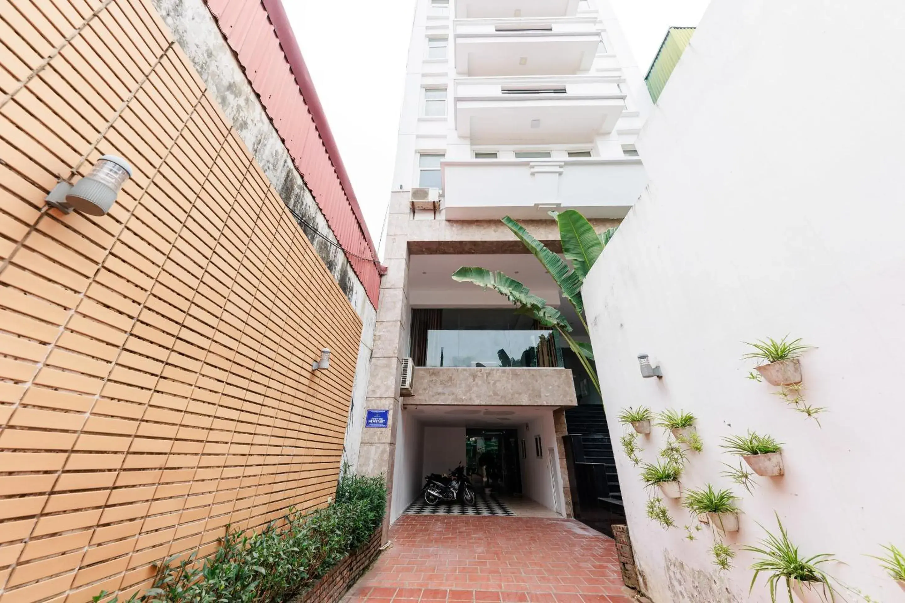 Facade/entrance in OYO 472 Lenka Hotel Facade/entrance in OYO 472 Lenka Hotel