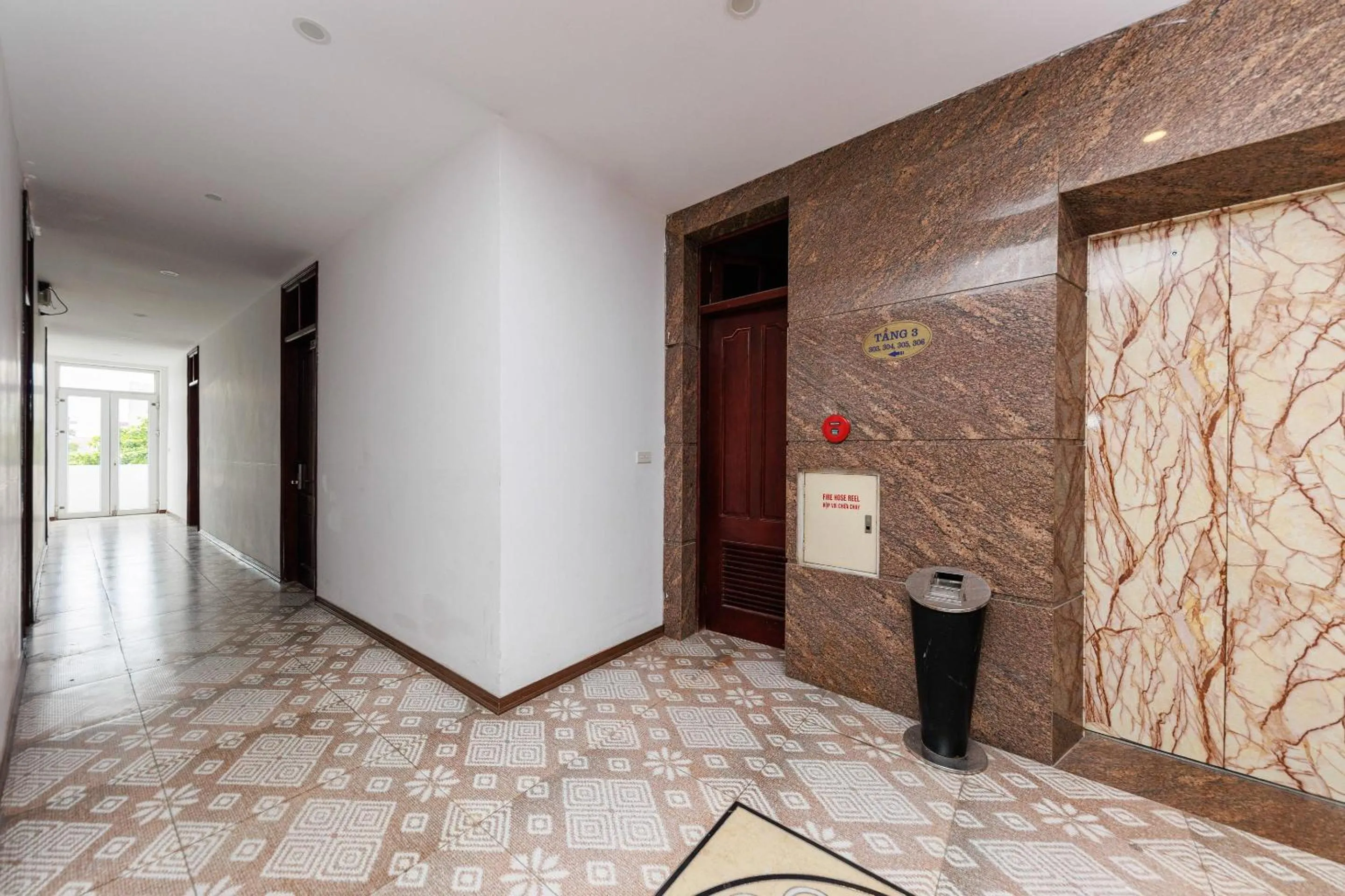 Lobby or reception in OYO 472 Lenka Hotel