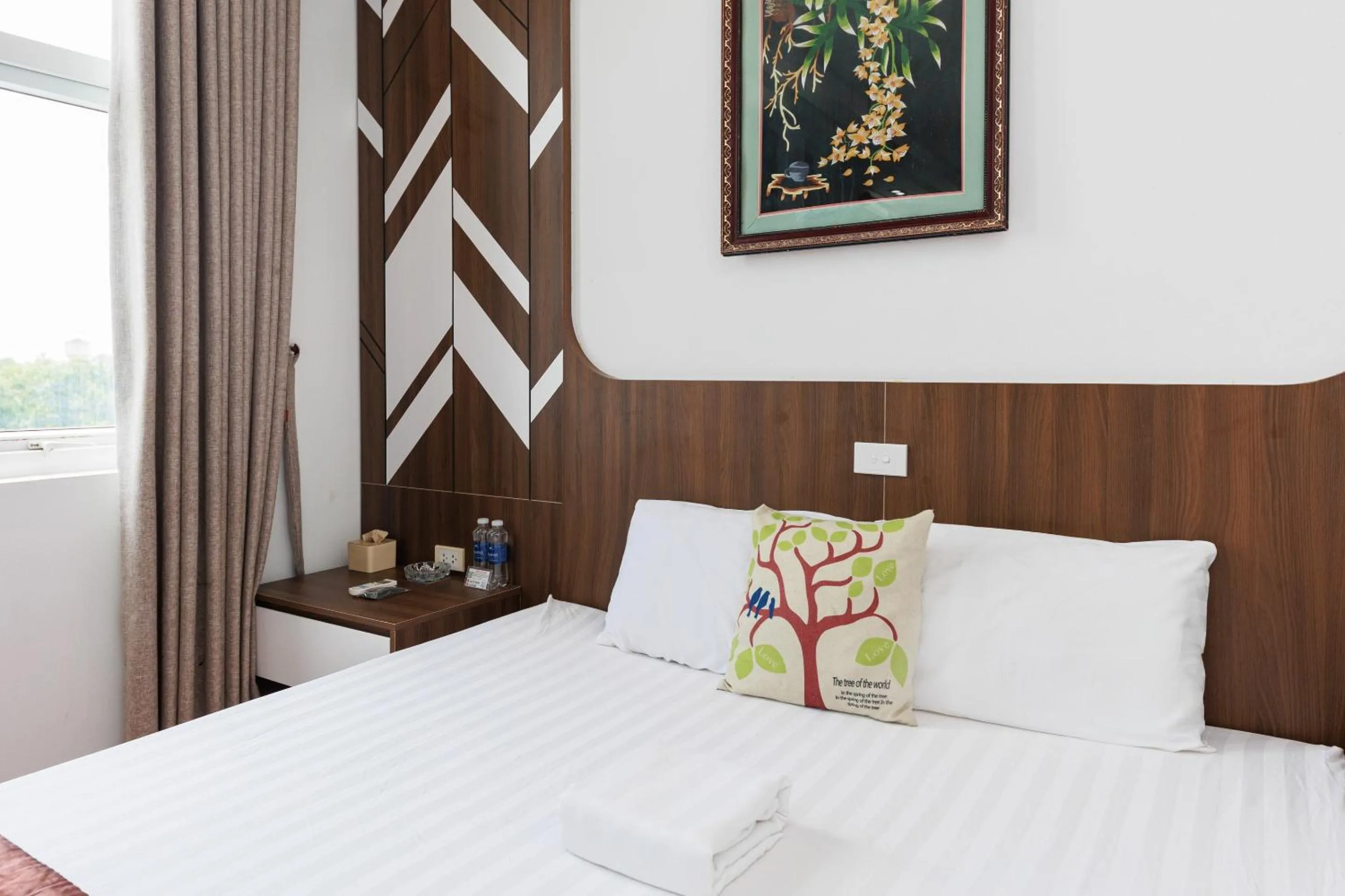 Bedroom, Bed in OYO 472 Lenka Hotel