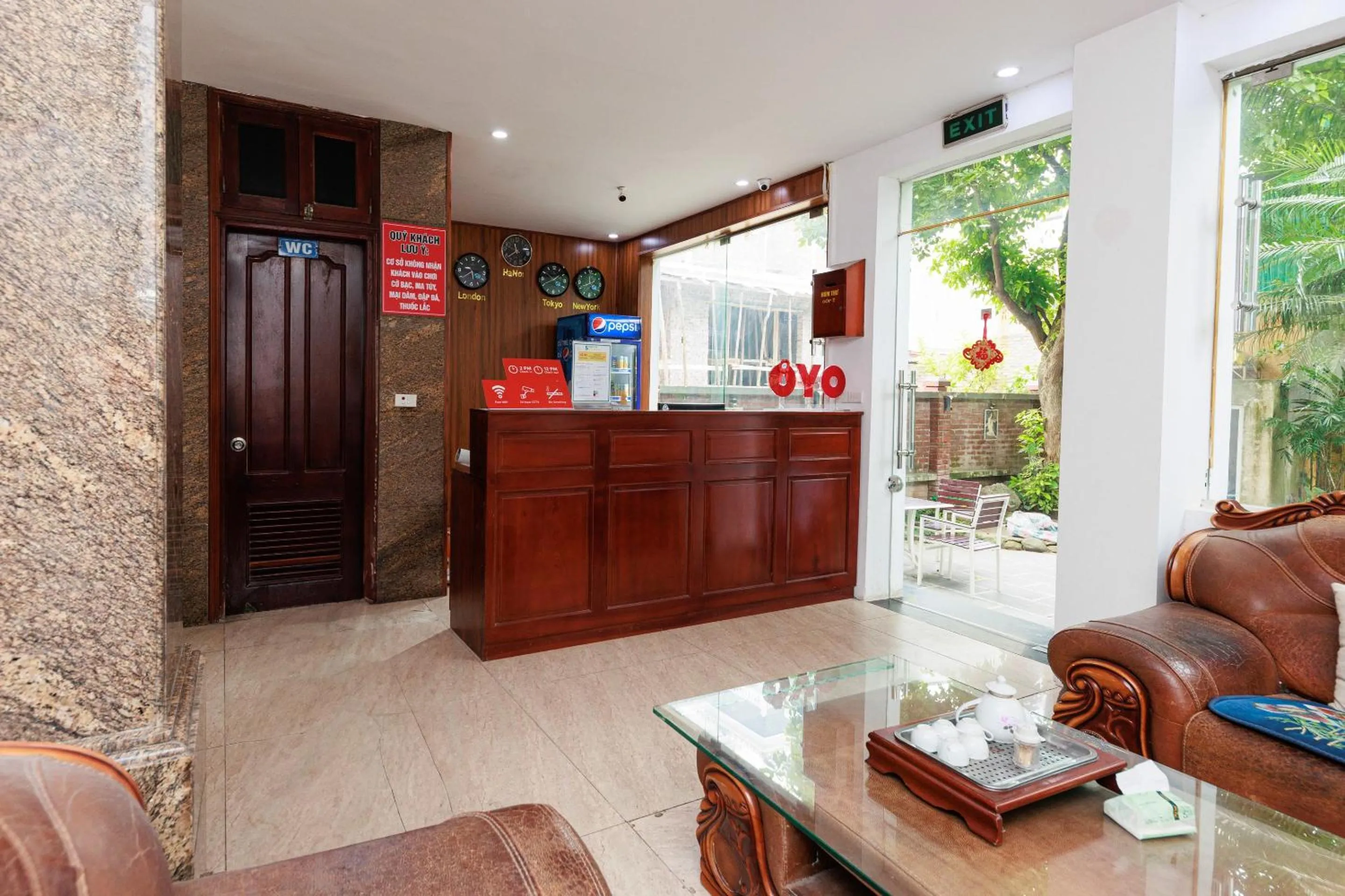 Lobby or reception in OYO 472 Lenka Hotel