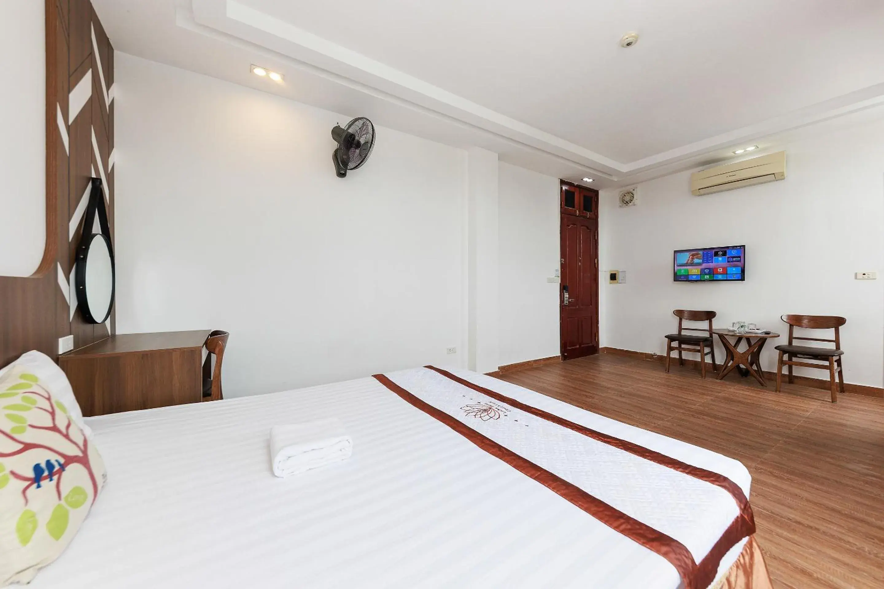 Bedroom, Bed in OYO 472 Lenka Hotel Bedroom, Bed in OYO 472 Lenka Hotel