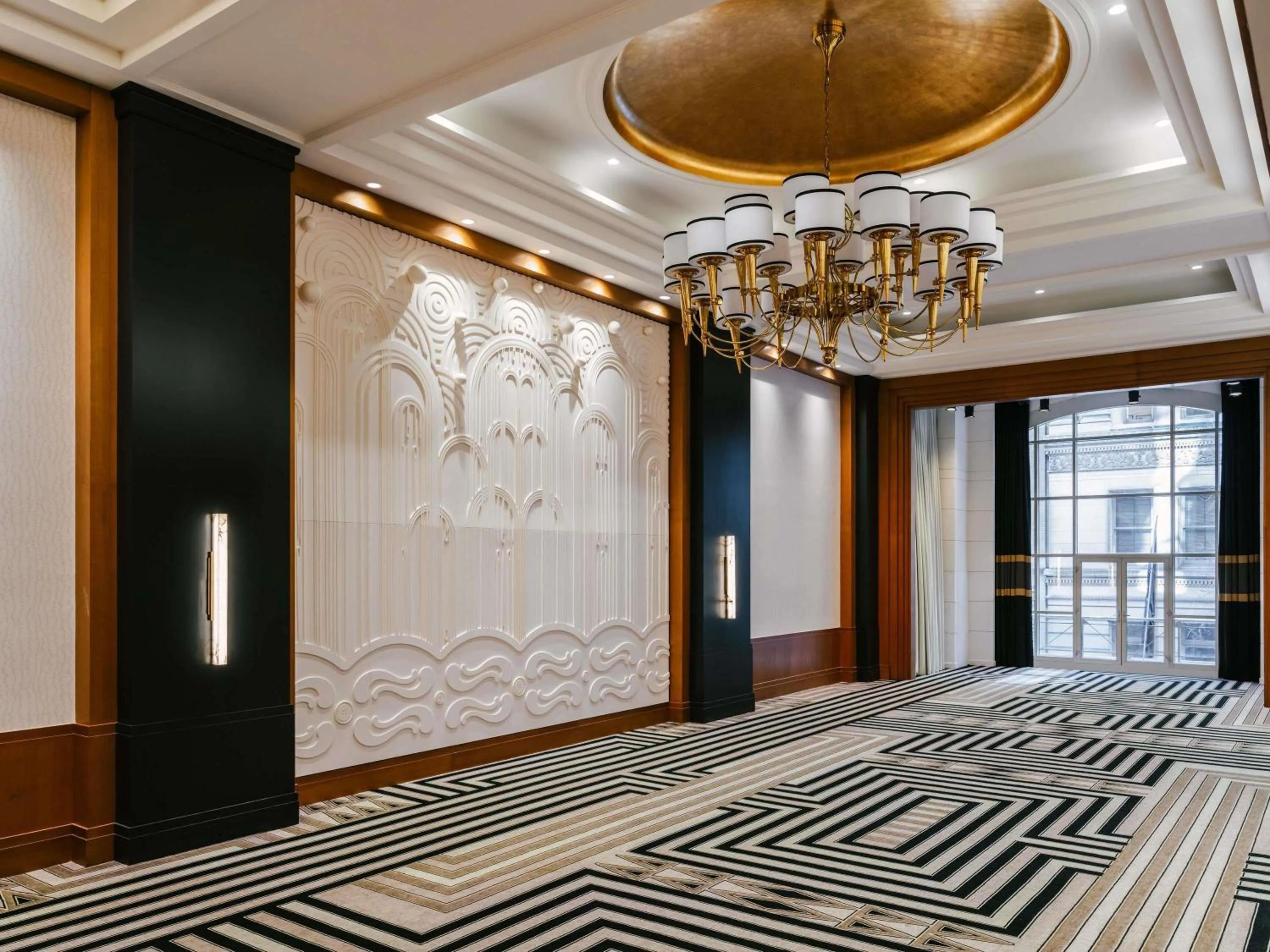 Meeting/conference room, Bed in Sofitel New York