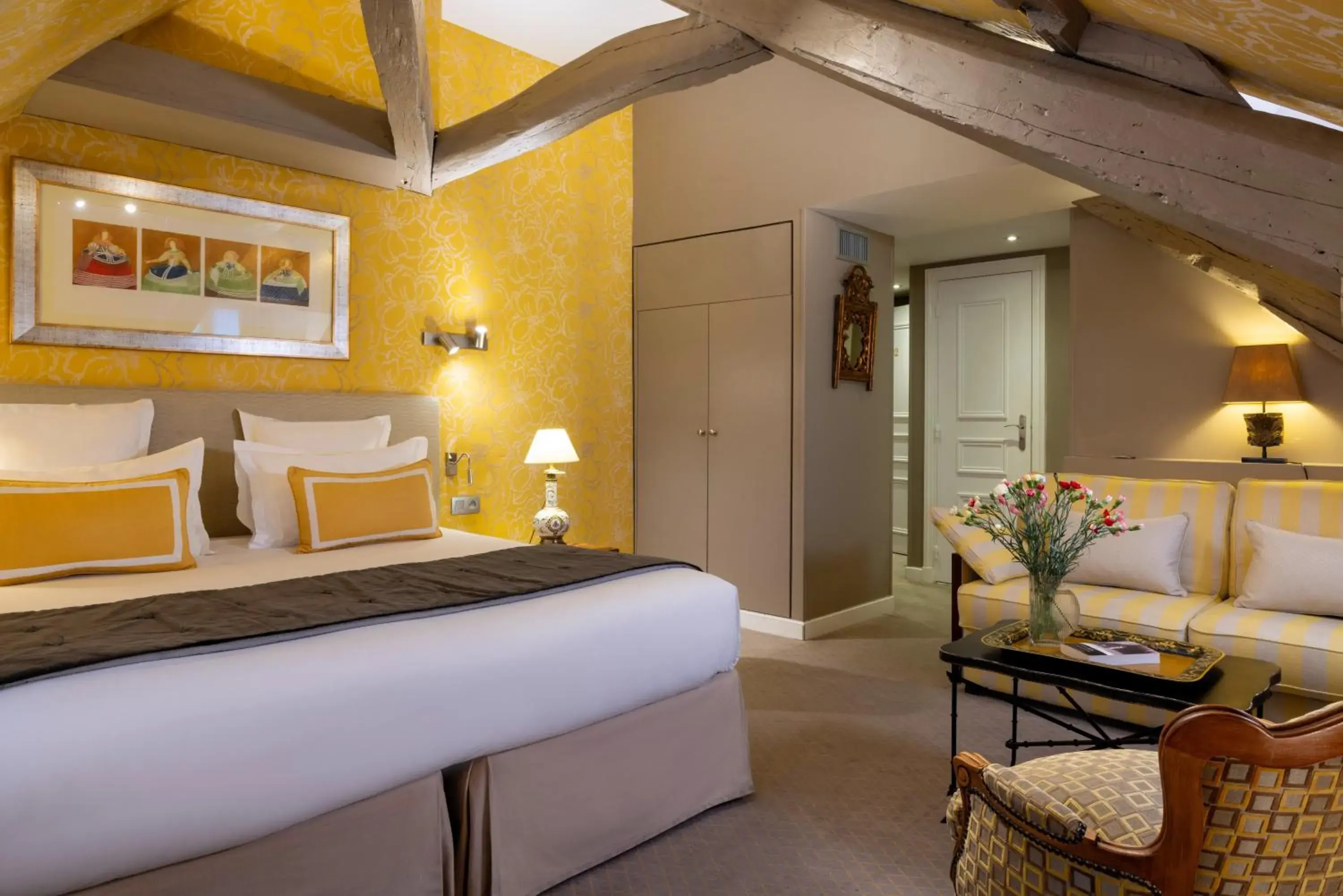 Suite in Hôtel Le Relais des Halles Suite in Hôtel Le Relais des Halles