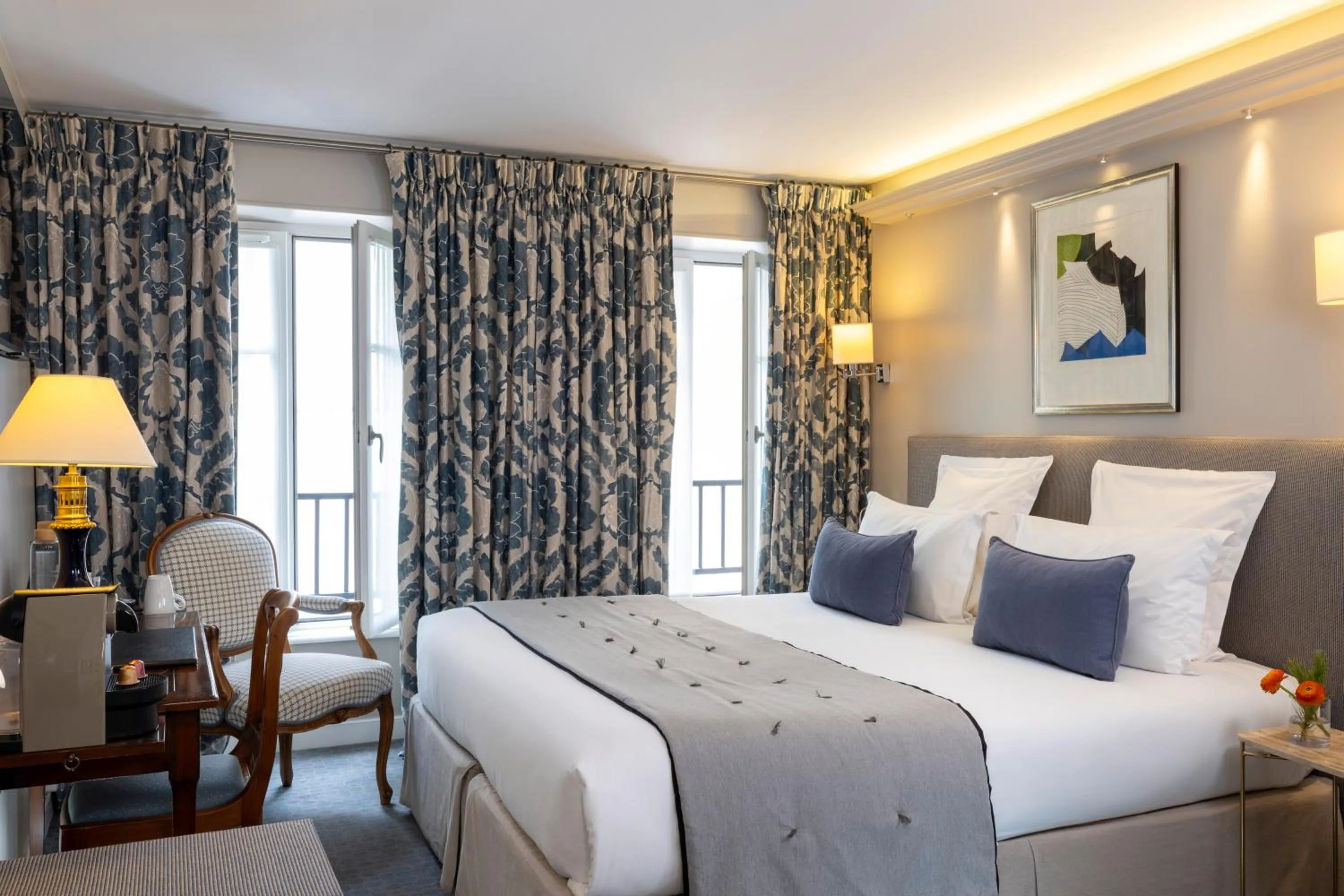 Bedroom, Bed in Hôtel Le Relais des Halles