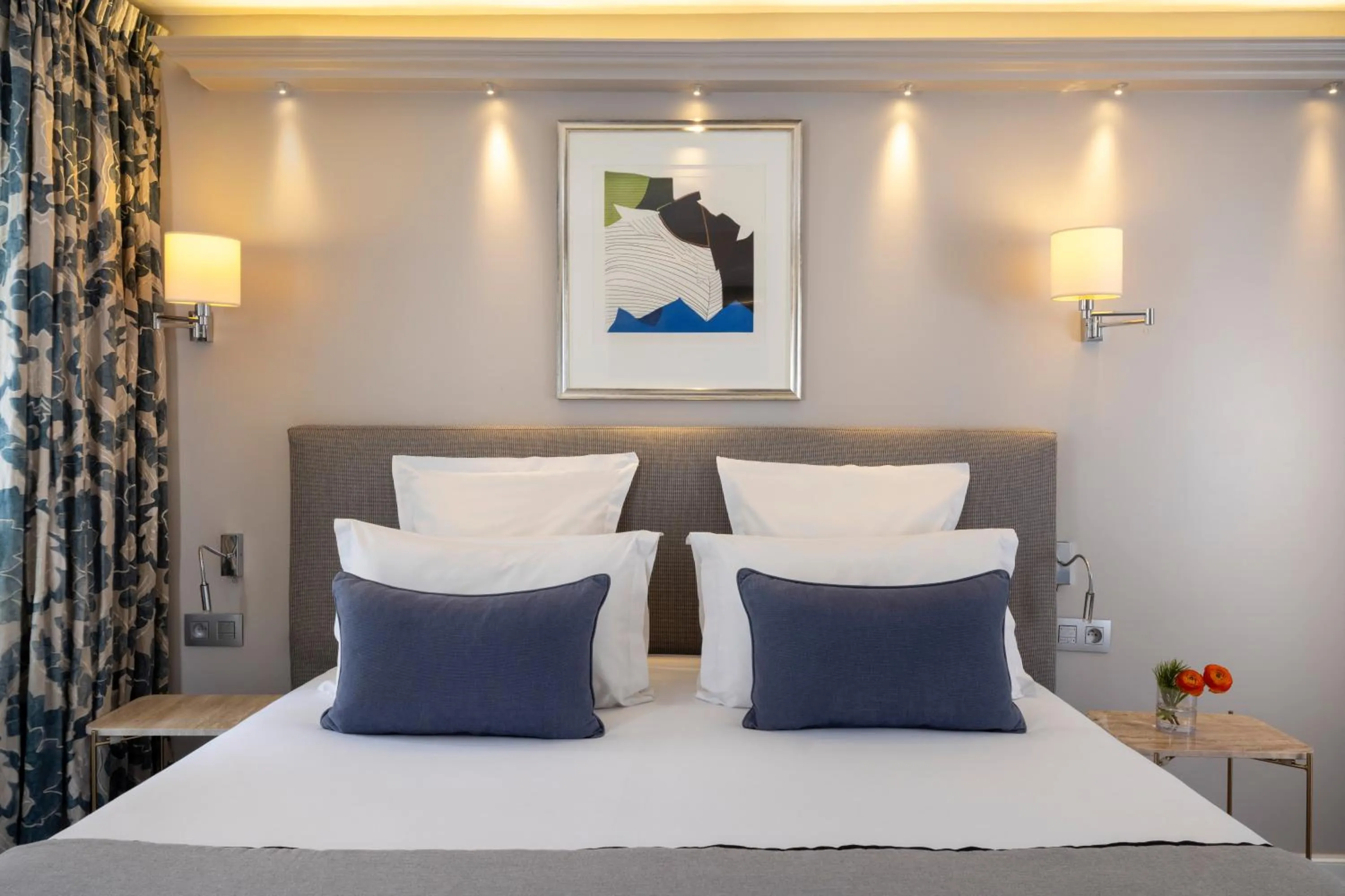 Decorative detail, Bed in Hôtel Le Relais des Halles