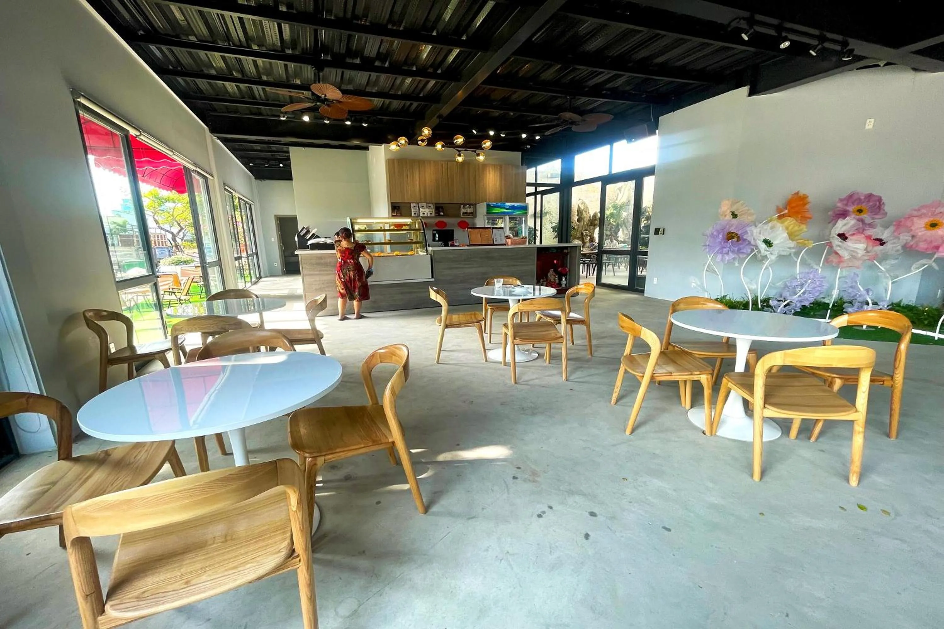 Restaurant/places to eat in Suri Apartment & Hotel Danang