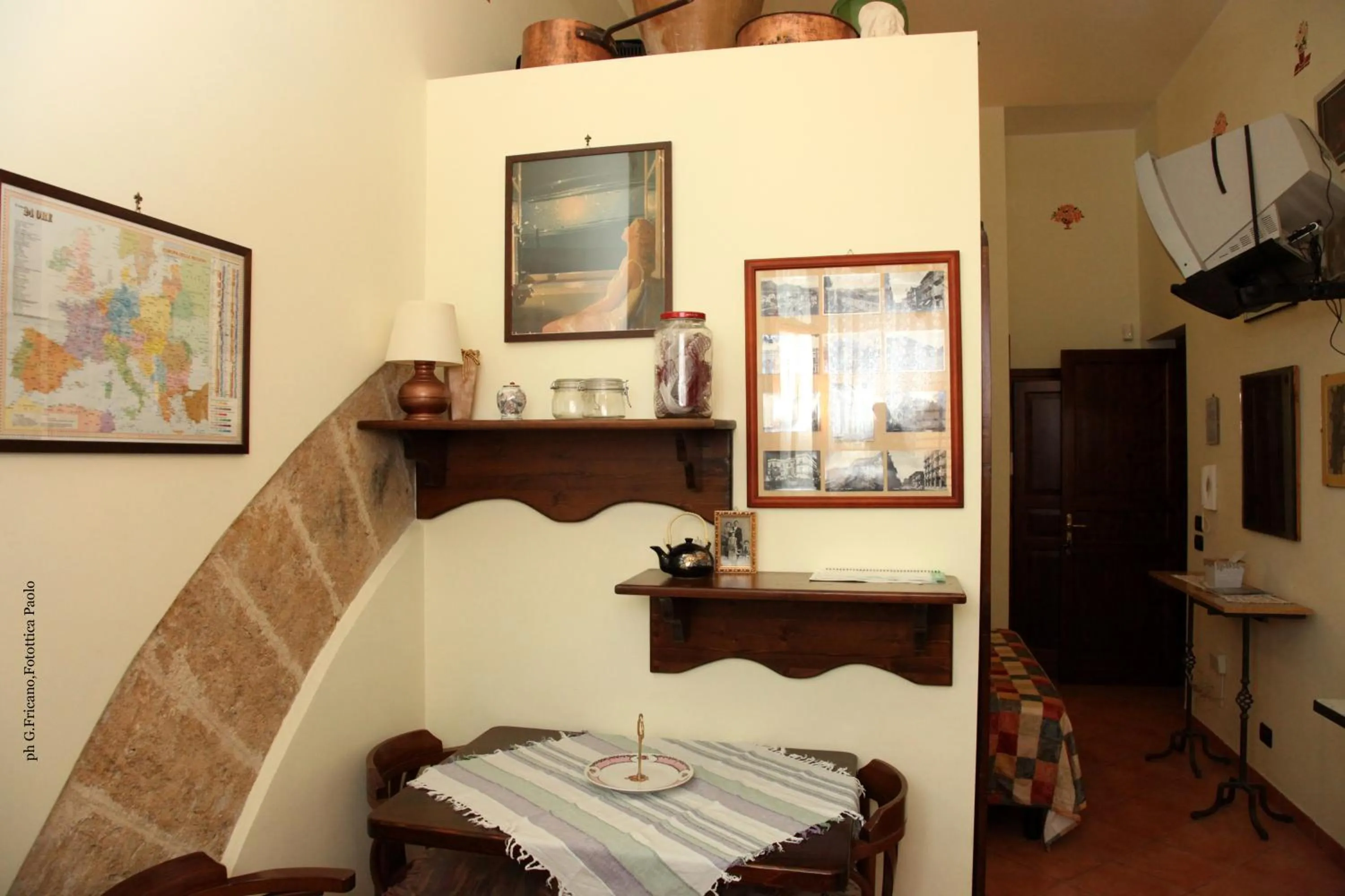 Photo of the whole room, Bed in Donna Lia