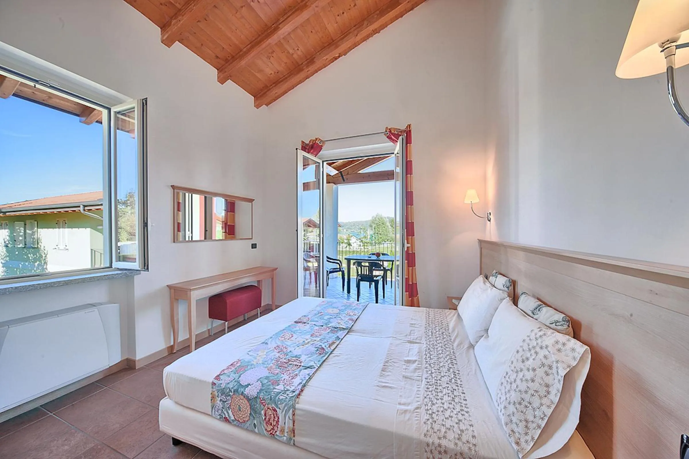 Photo of the whole room in Residence Alice