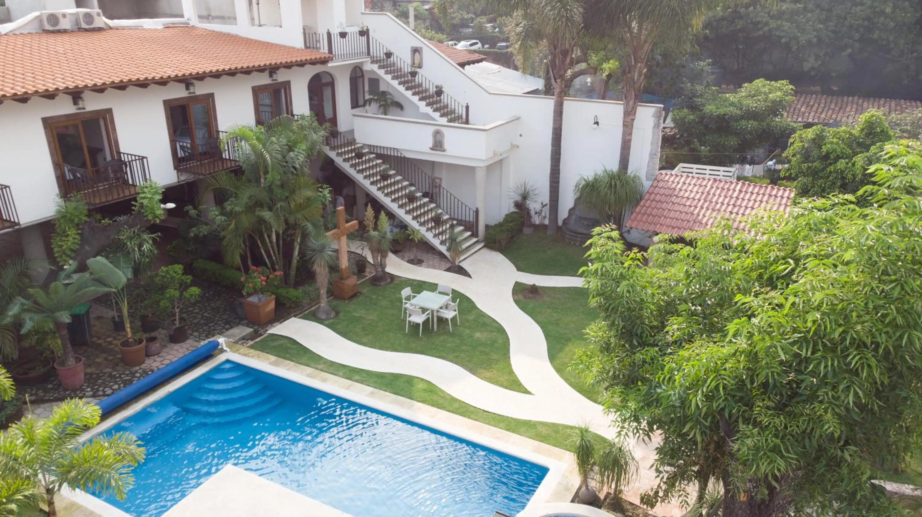 Property building in Hotel Concierge Flor y Canto