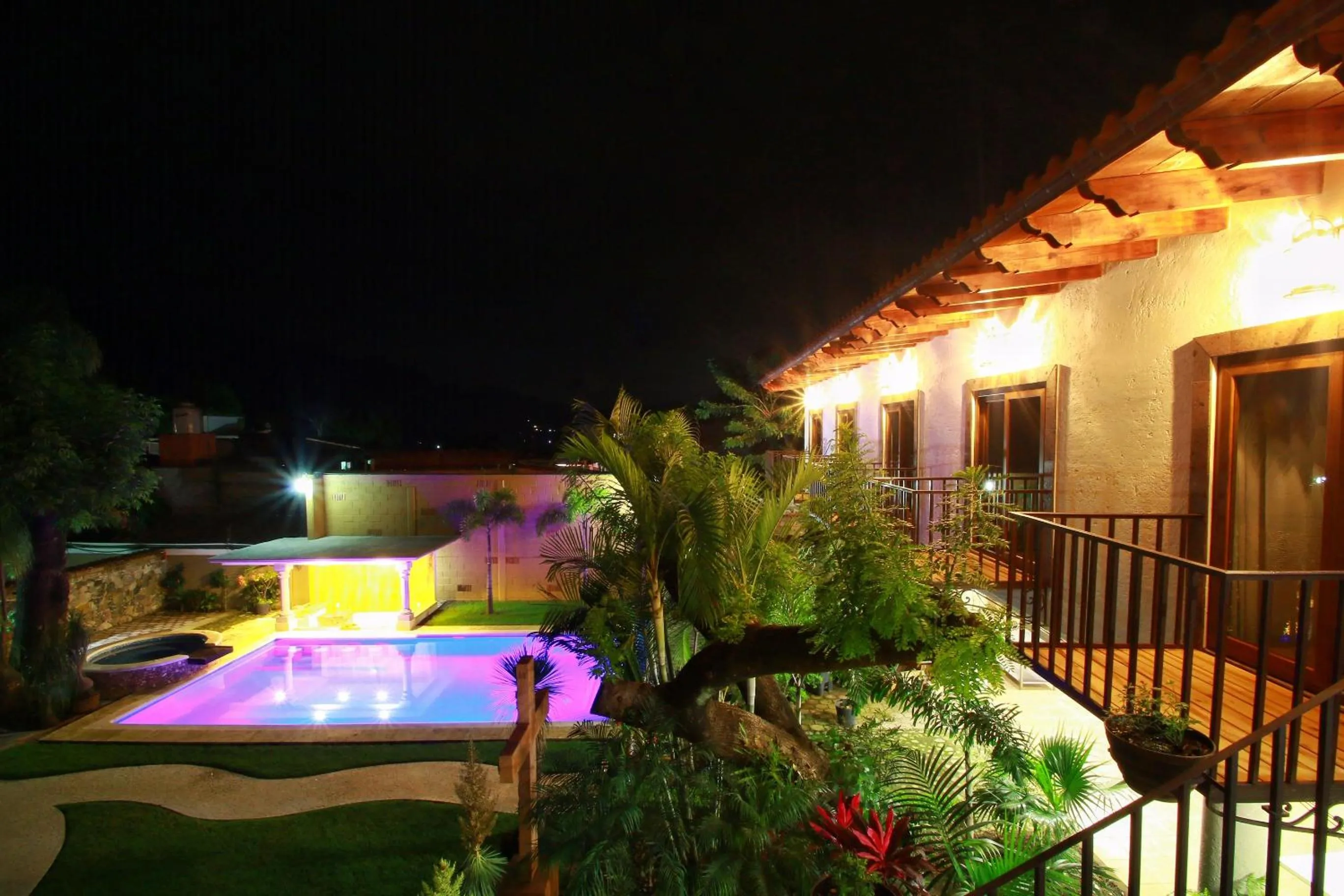 Property building in Hotel Concierge Flor y Canto