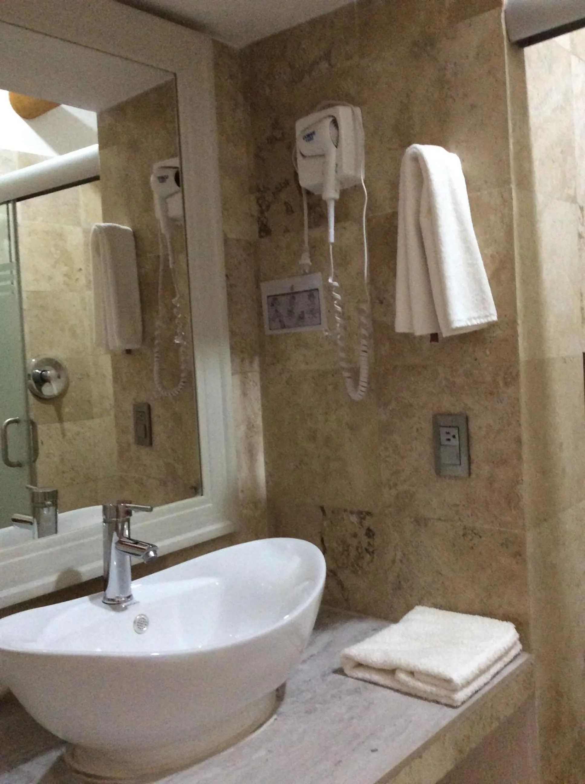Shower in Hotel Concierge Flor y Canto