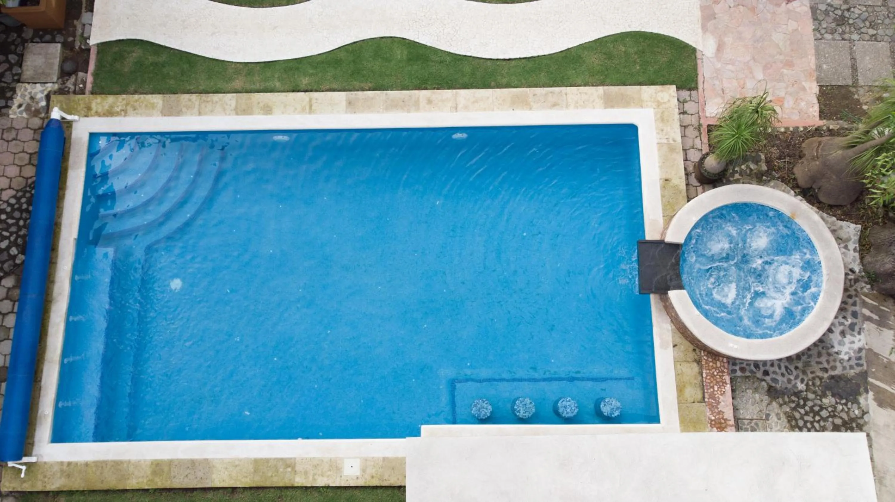 Pool view in Hotel Concierge Flor y Canto