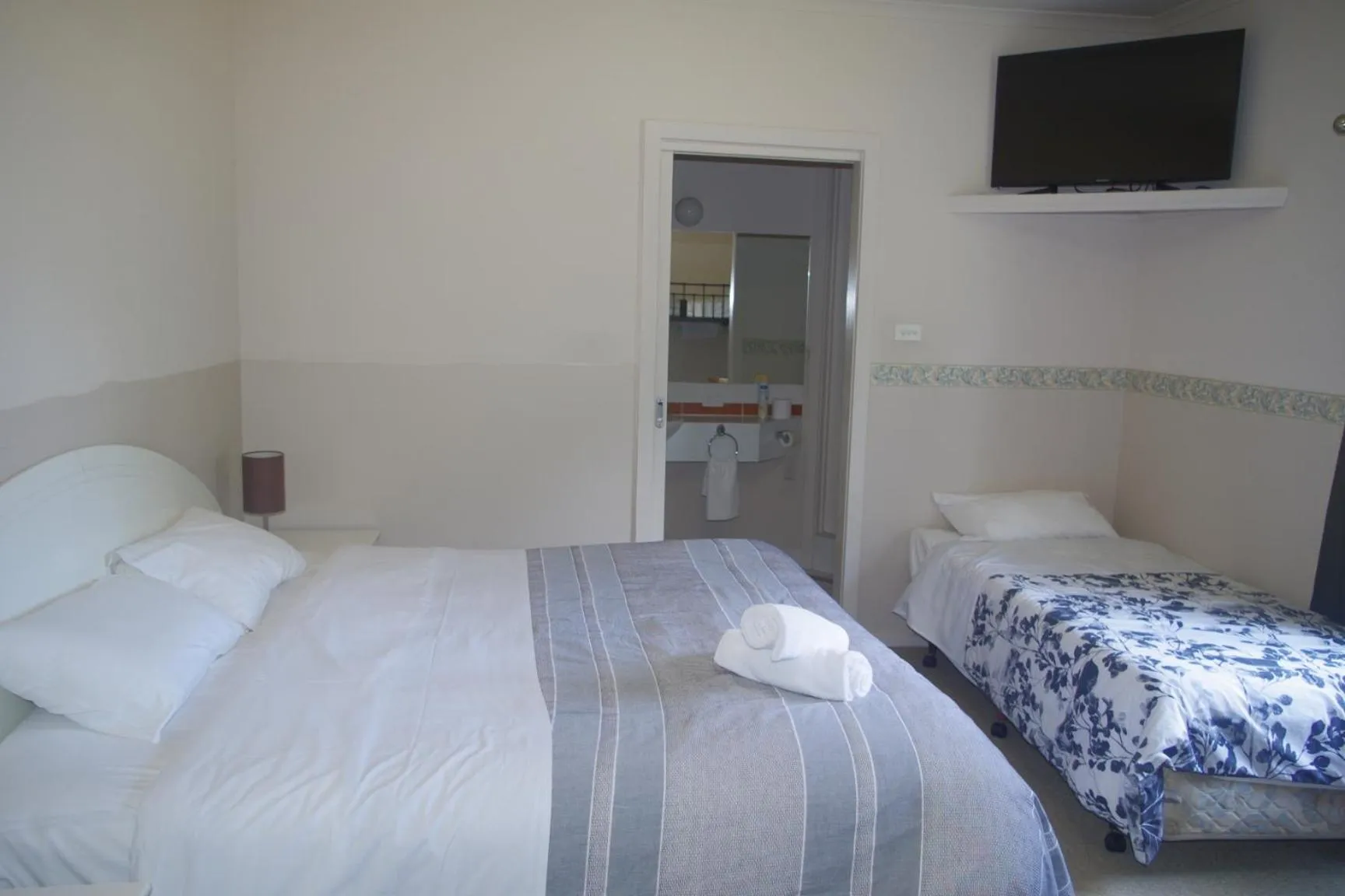 Bed in Halls Gap Tavern