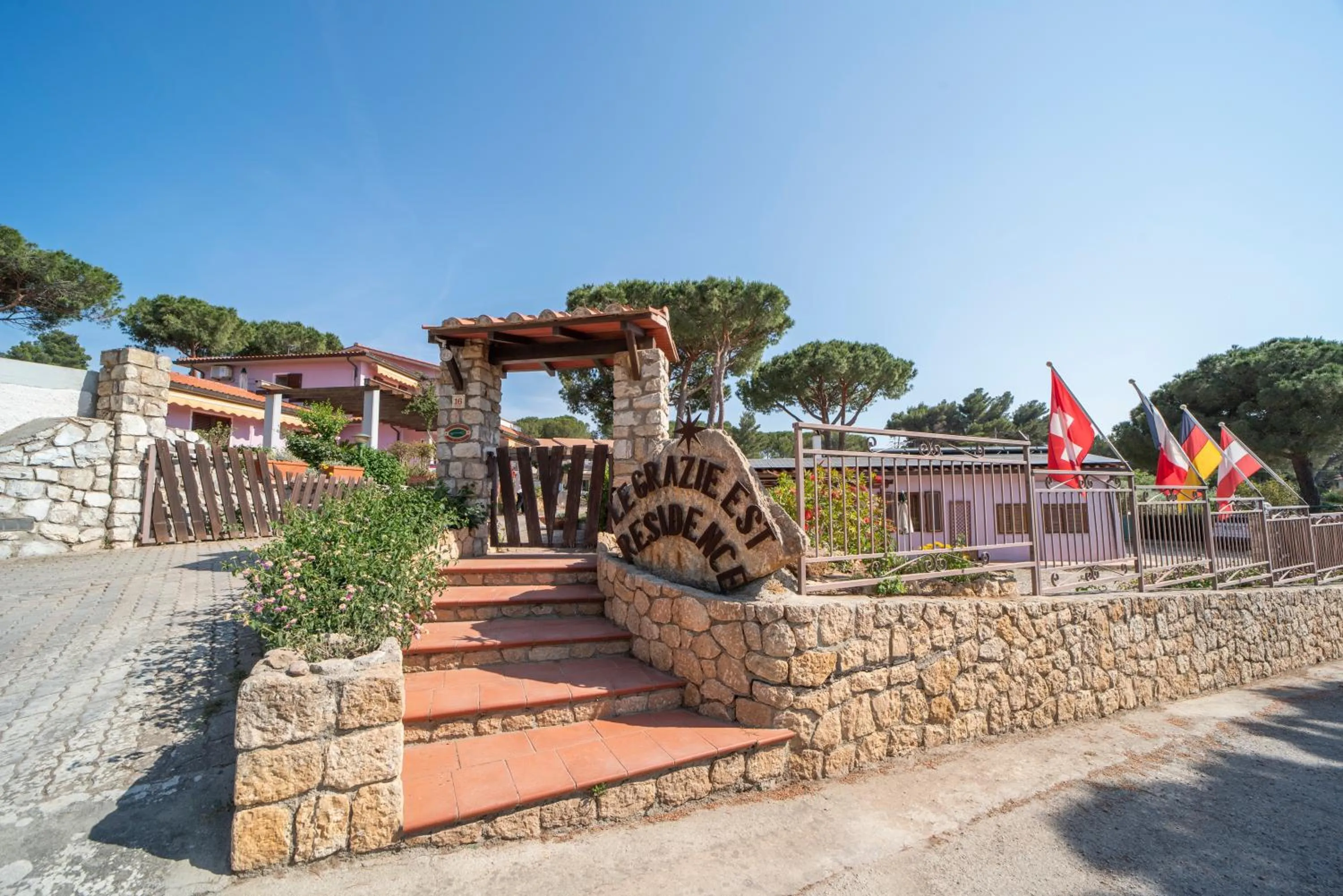 Facade/entrance in Residence Le Grazie Est