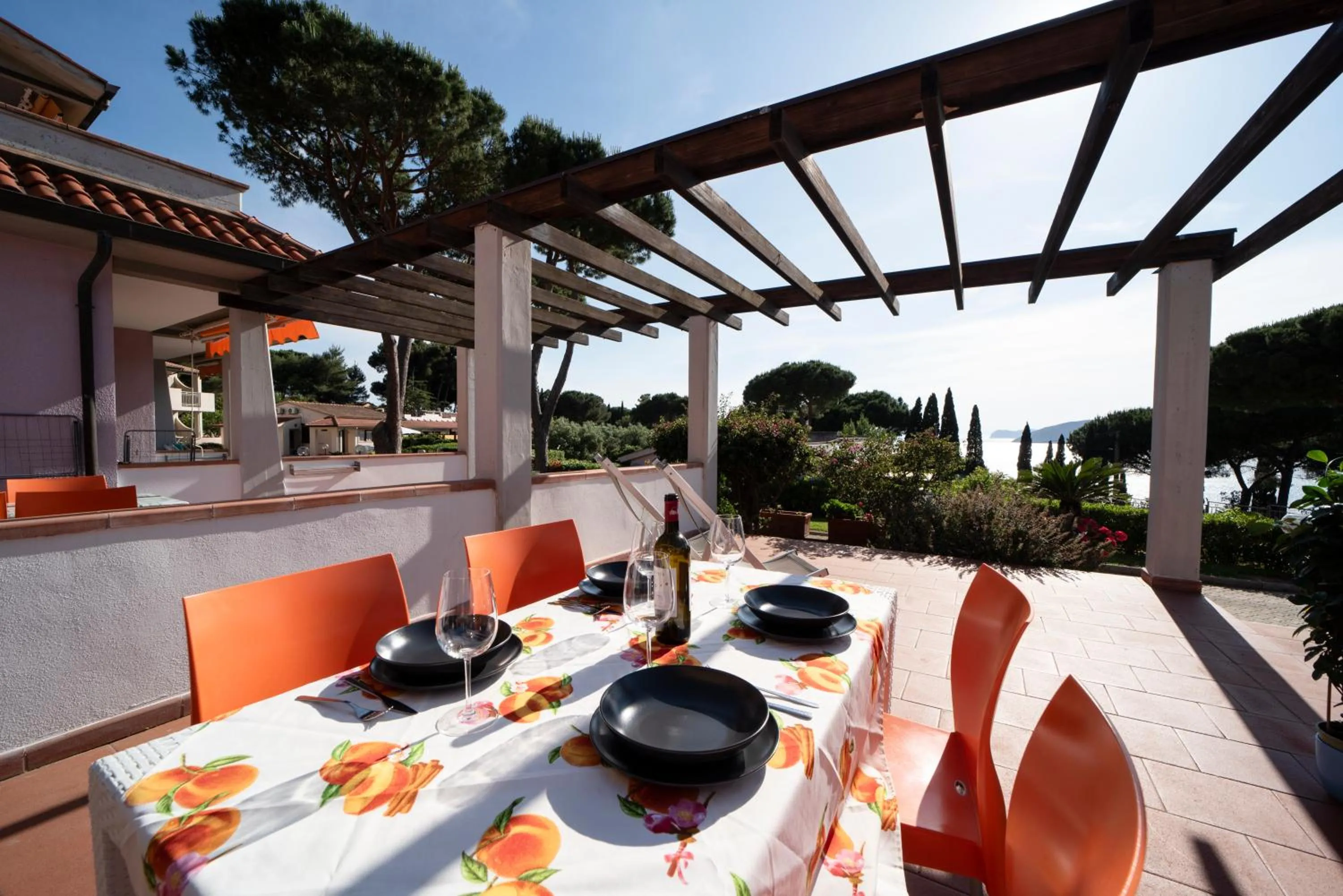 Patio in Residence Le Grazie Est