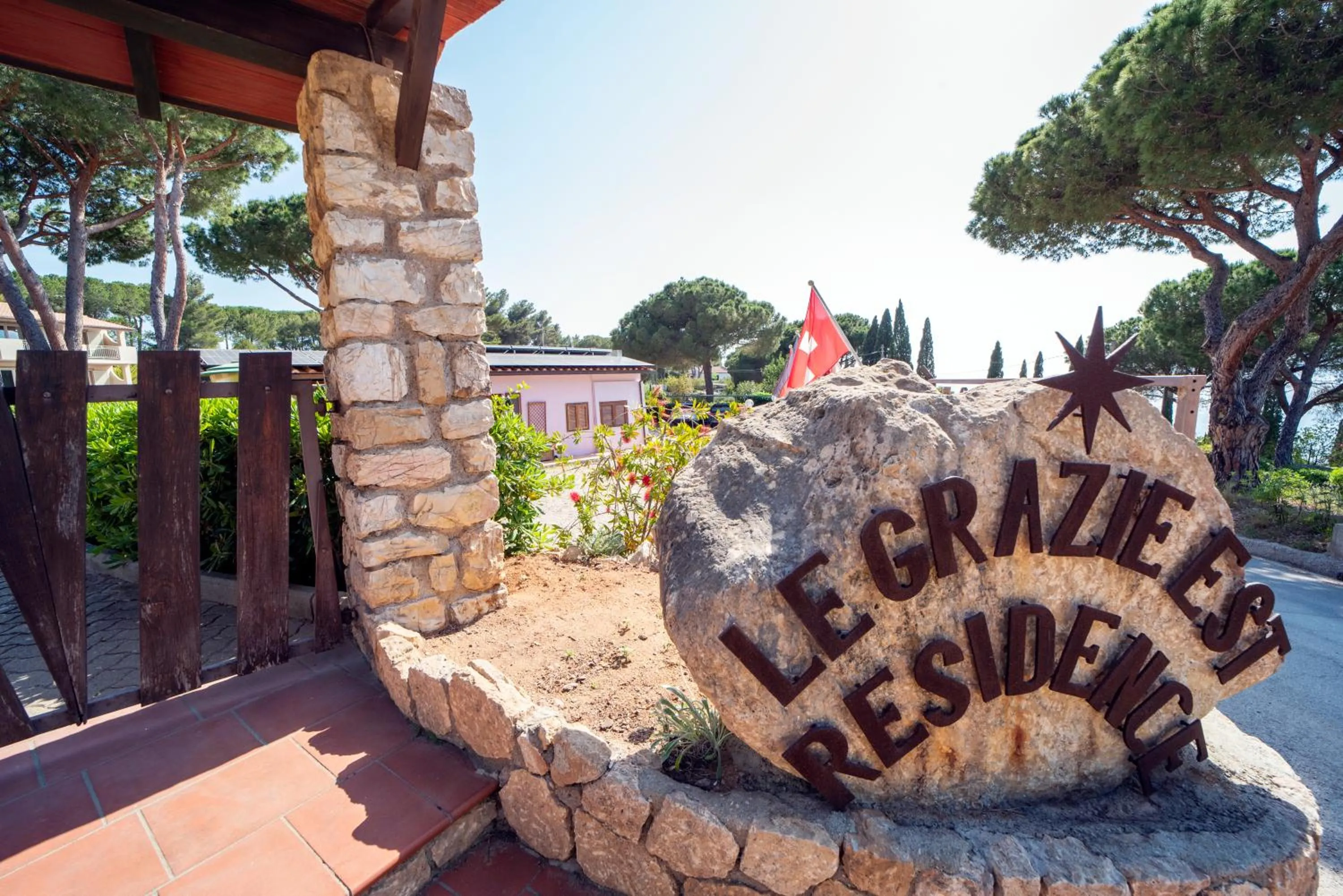 Property logo or sign in Residence Le Grazie Est