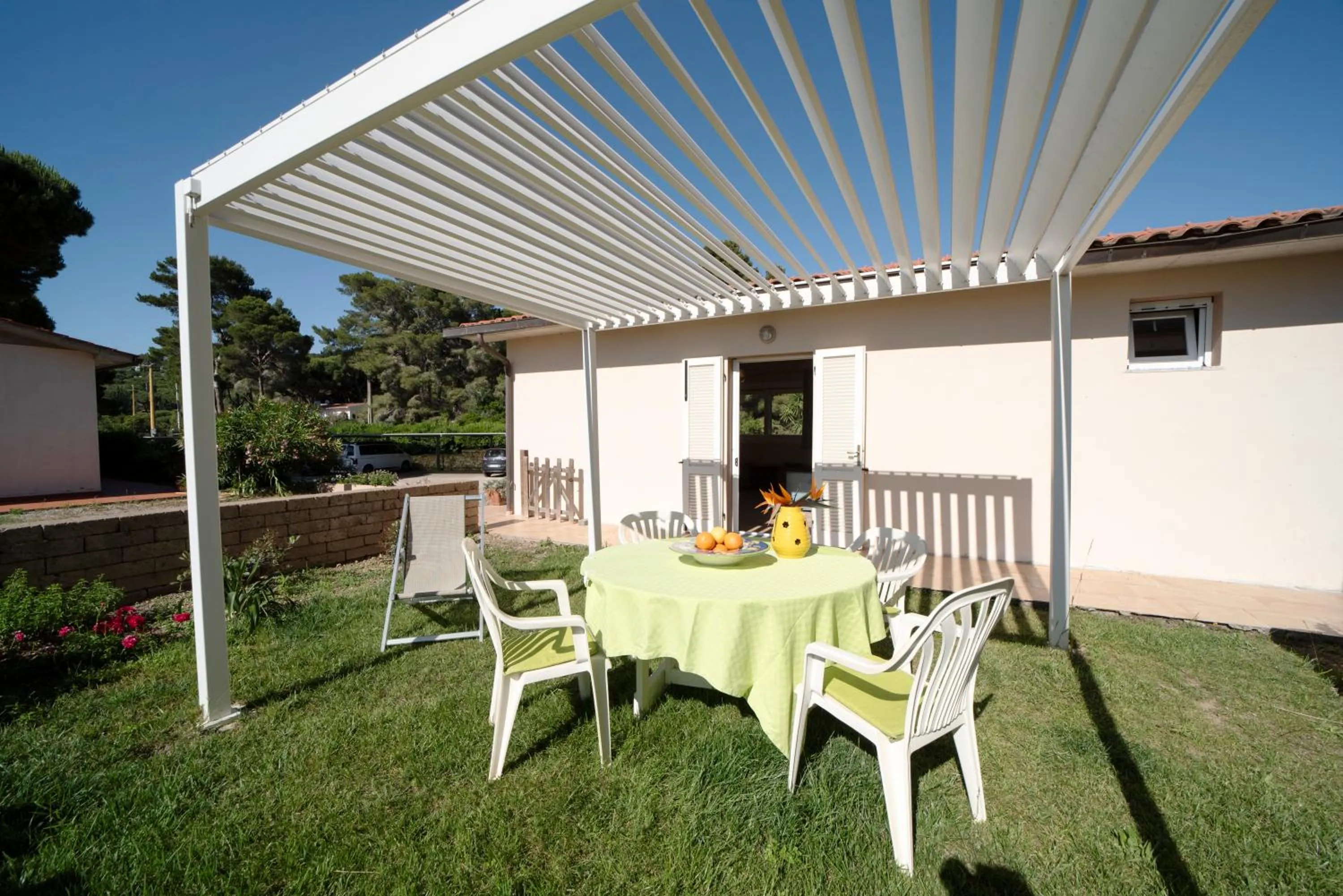 Patio in Residence Le Grazie Est