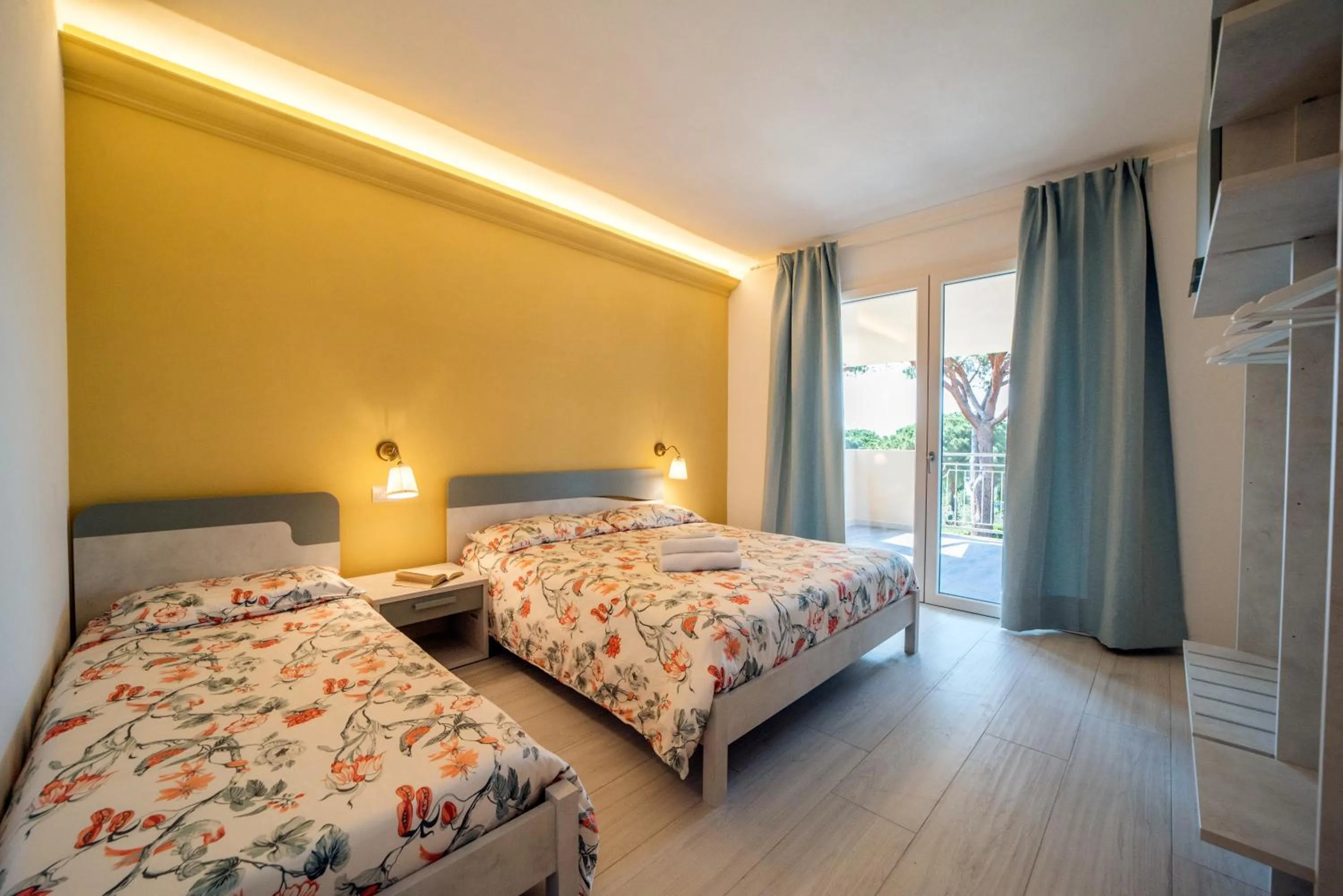 Photo of the whole room, Bed in Residence Le Grazie Est