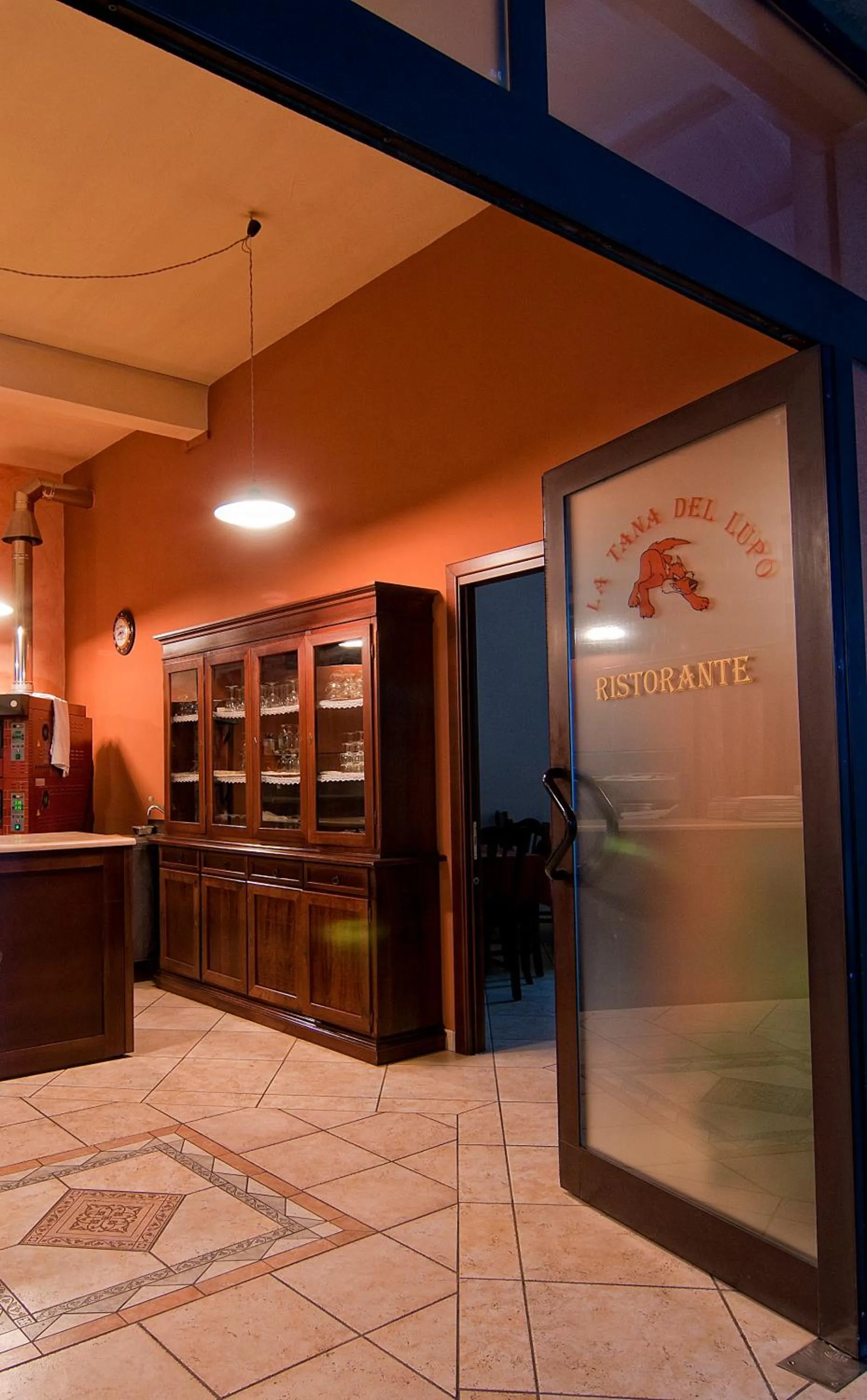 Restaurant/places to eat in La Tana del Lupo