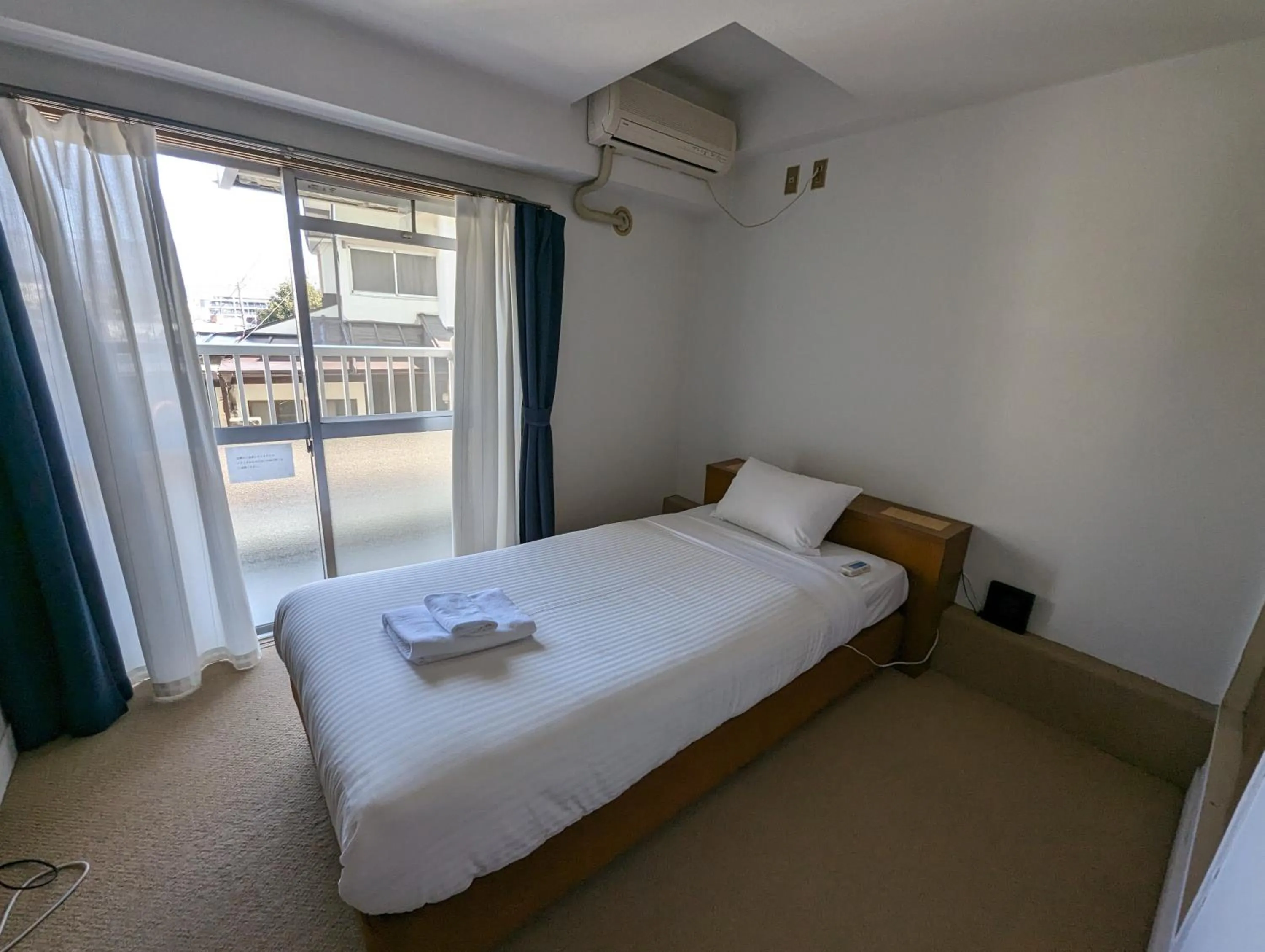 Photo of the whole room, Bed in Hotel WWJ