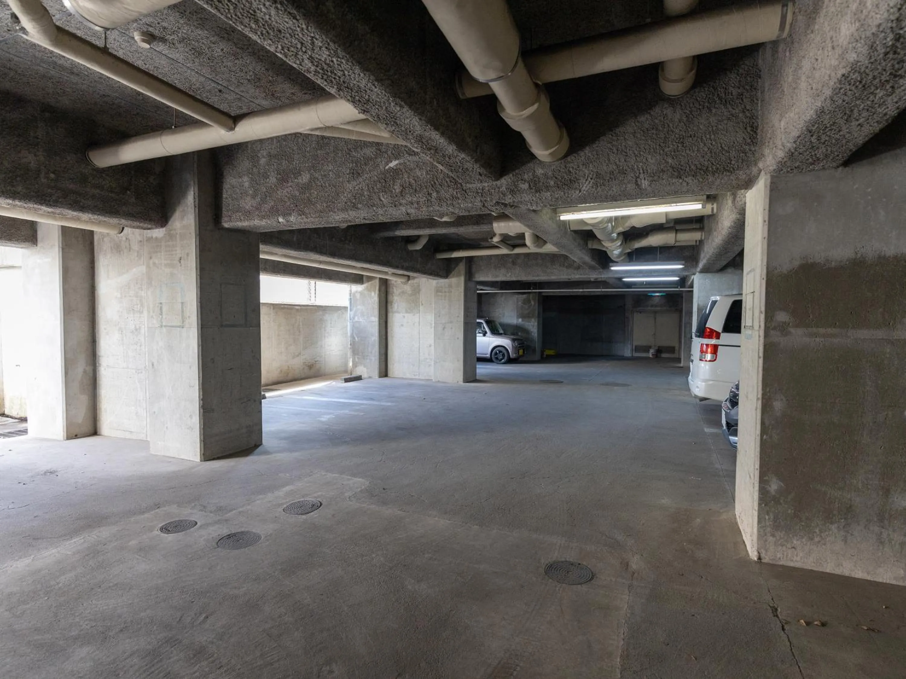 Parking in Hotel WWJ