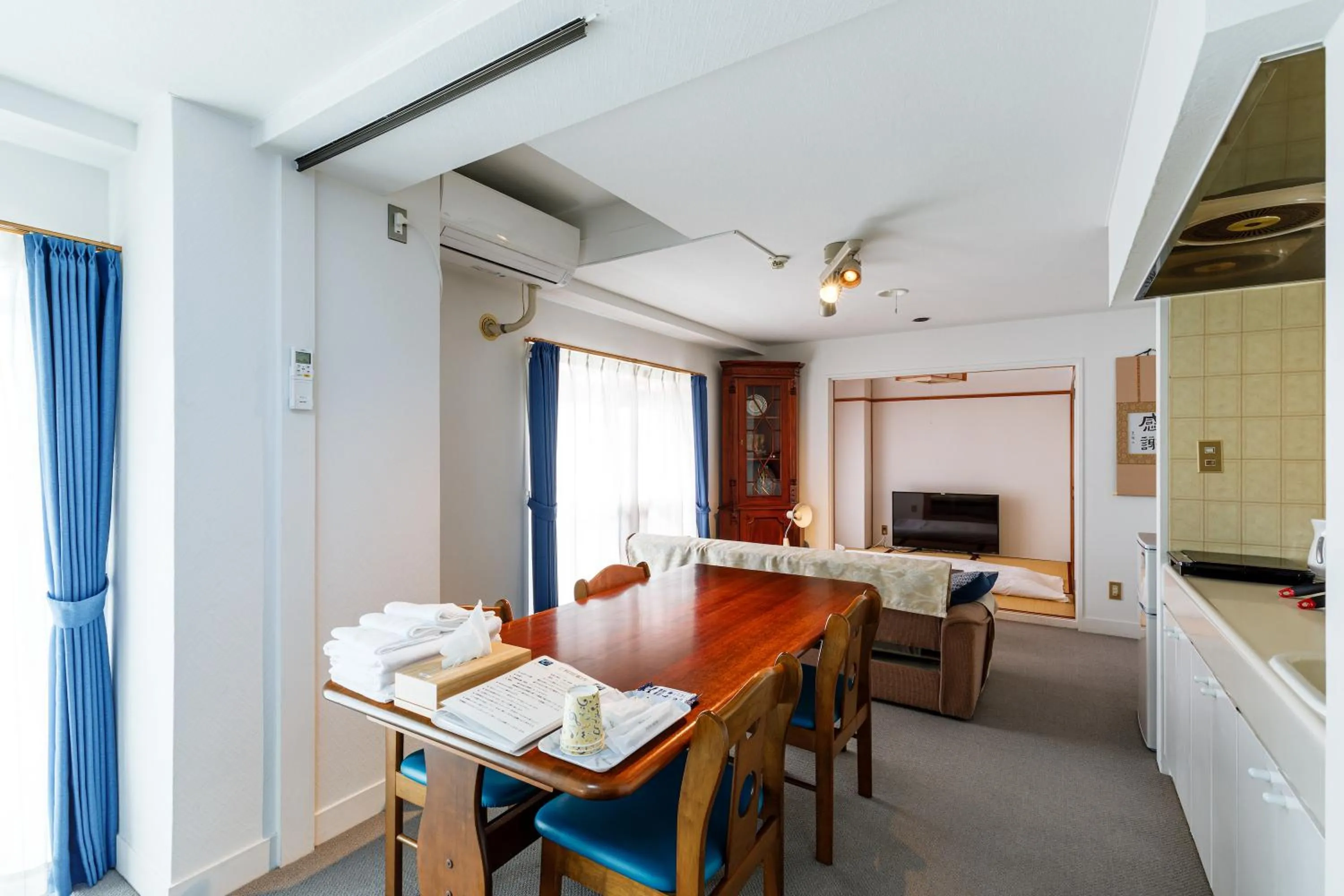 Photo of the whole room in Hotel WWJ