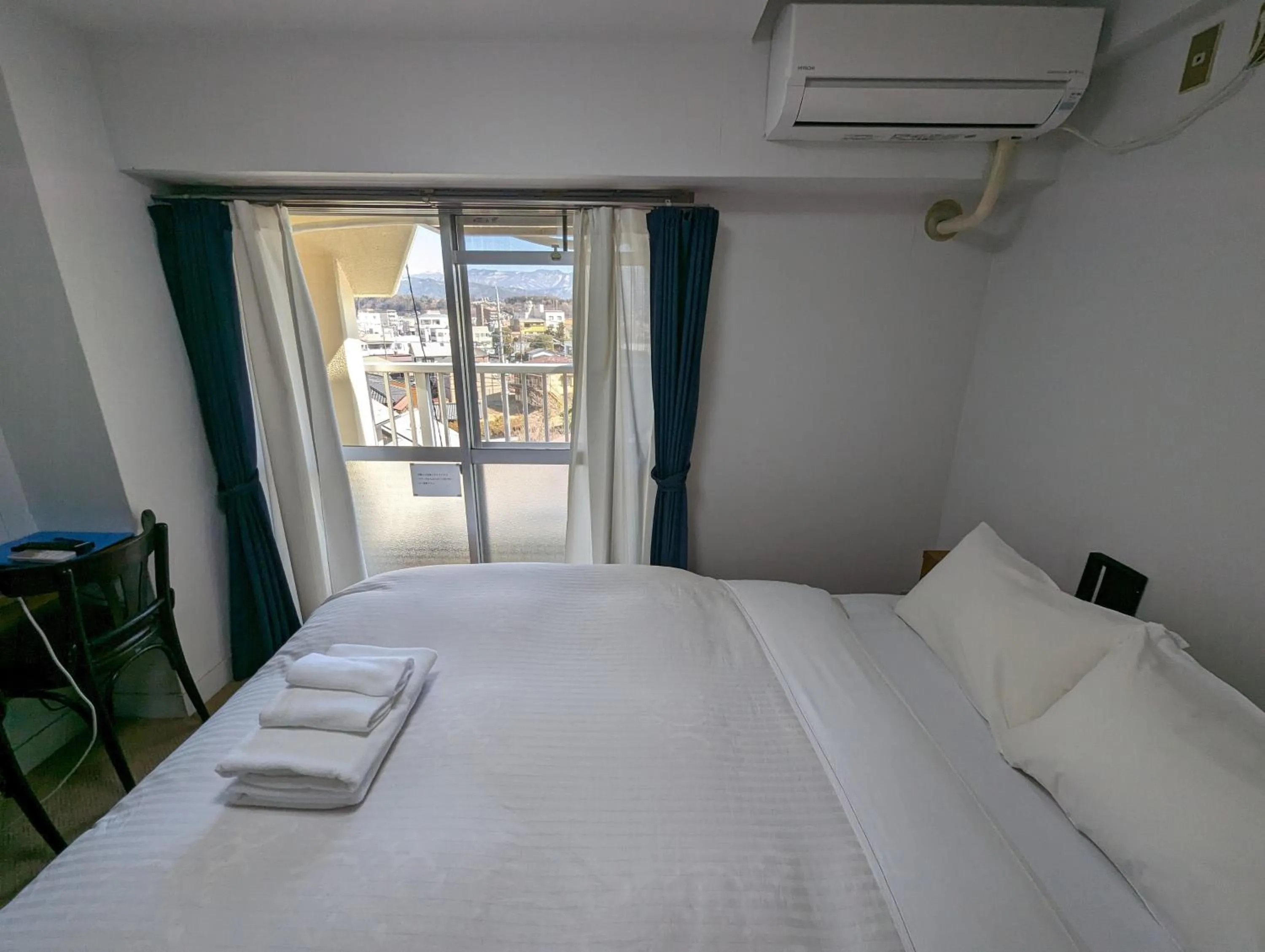 Photo of the whole room, Bed in Hotel WWJ