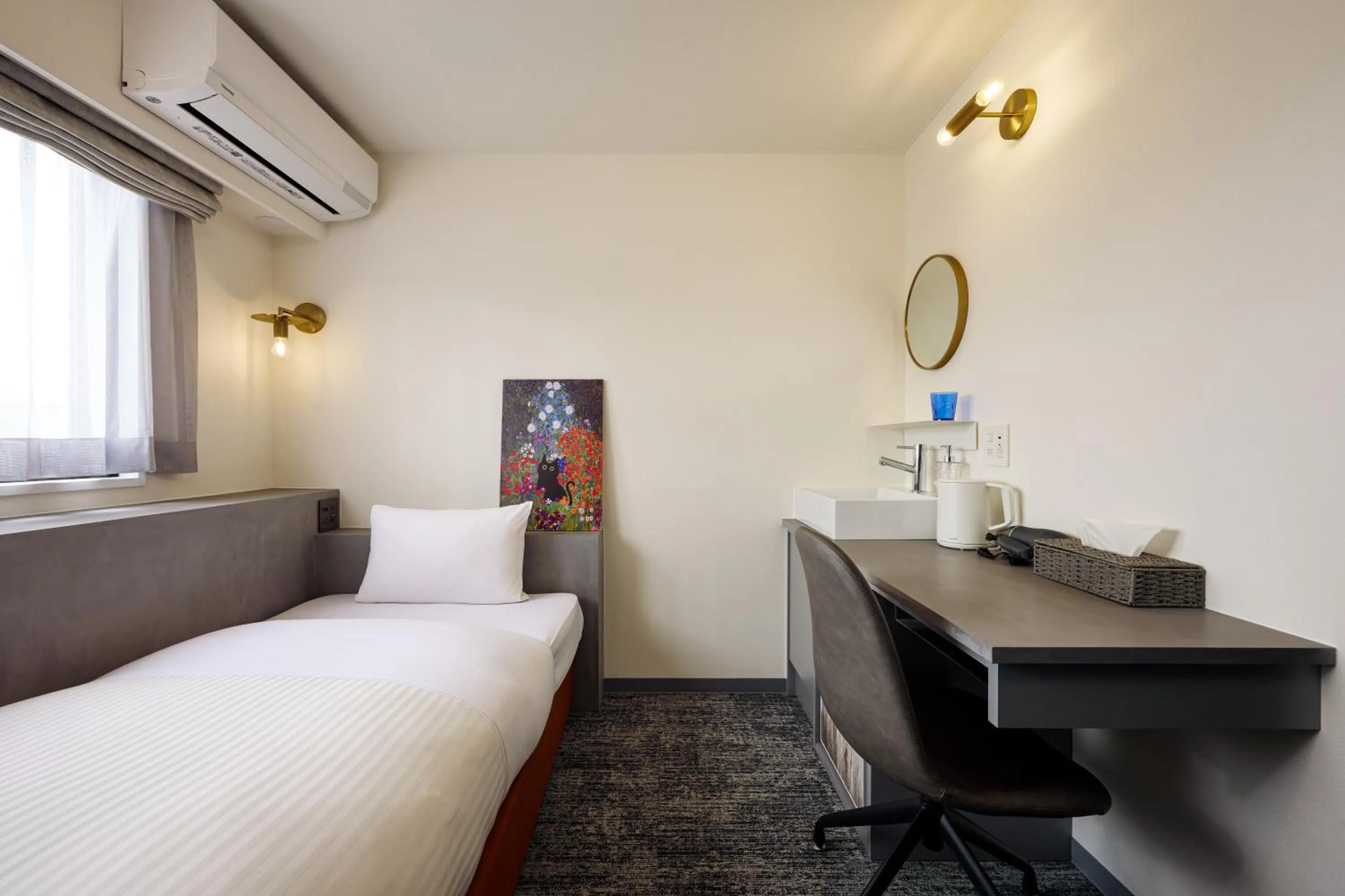 Photo of the whole room, Bed in Hotel WWJ