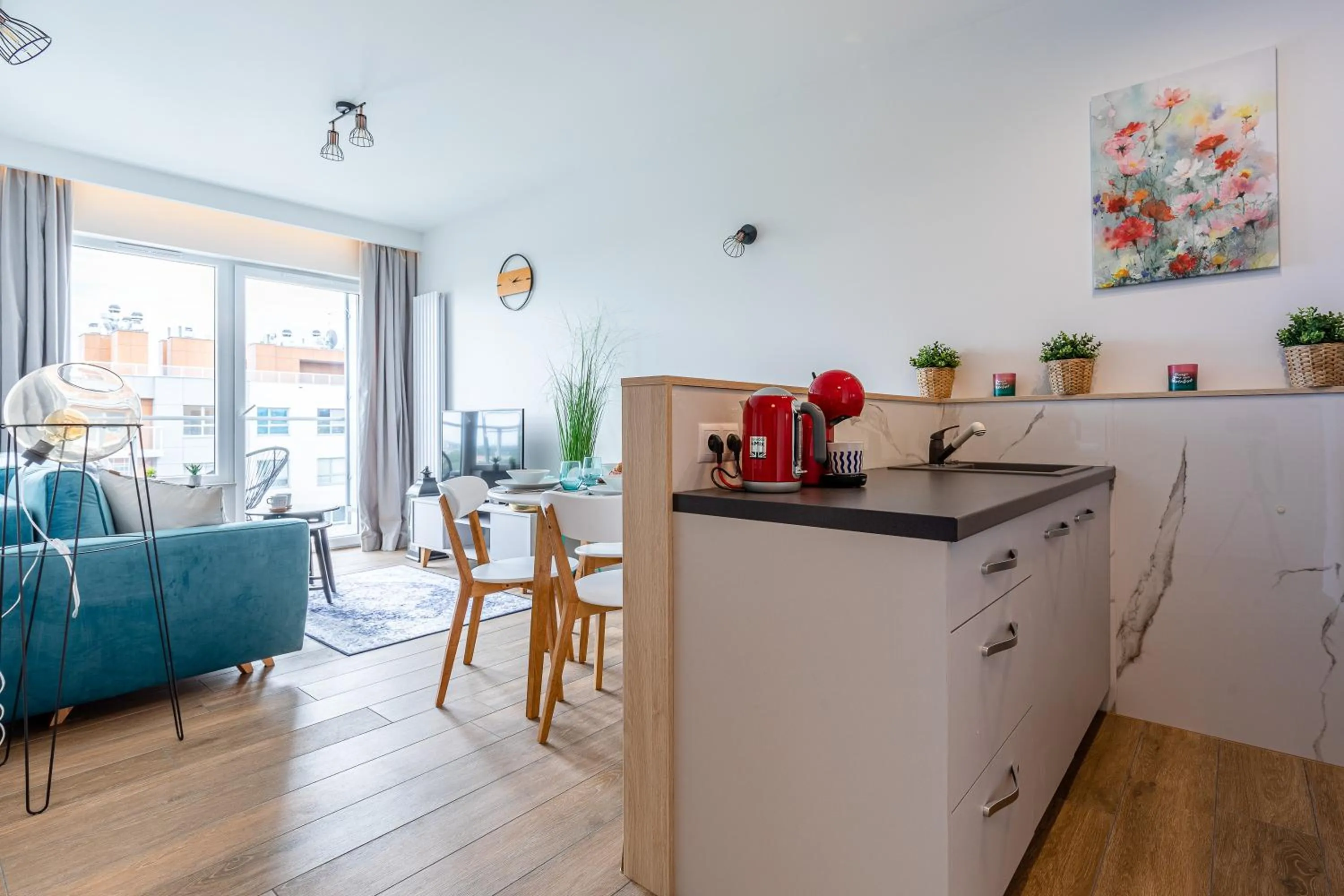 Kitchen or kitchenette in Symphony Baltica Towers Apartamenty