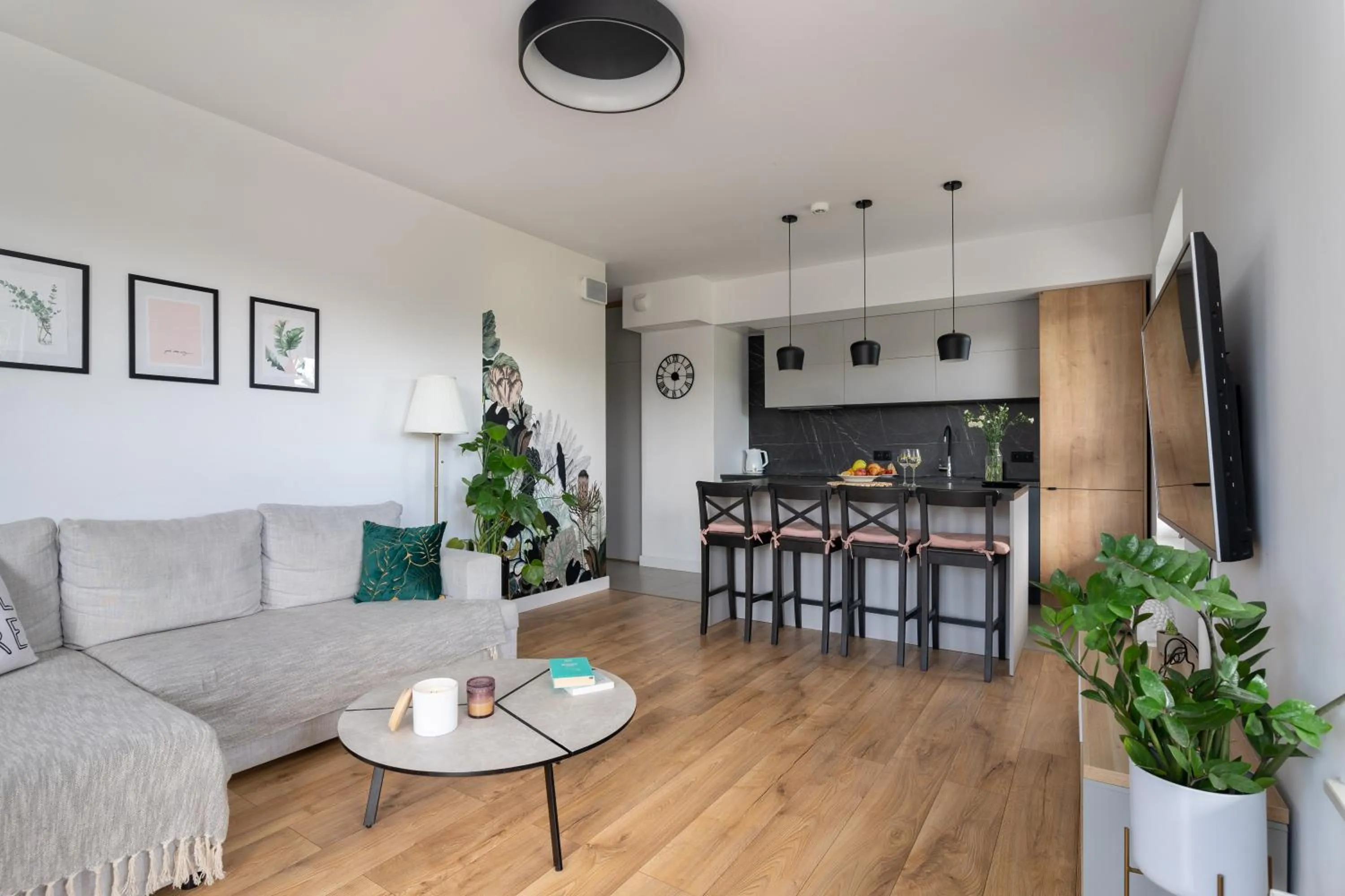 Kitchen or kitchenette in Symphony Baltica Towers Apartamenty