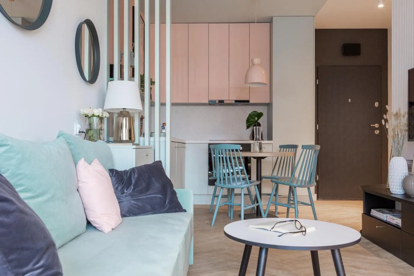 Kitchen or kitchenette in Symphony Baltica Towers Apartamenty