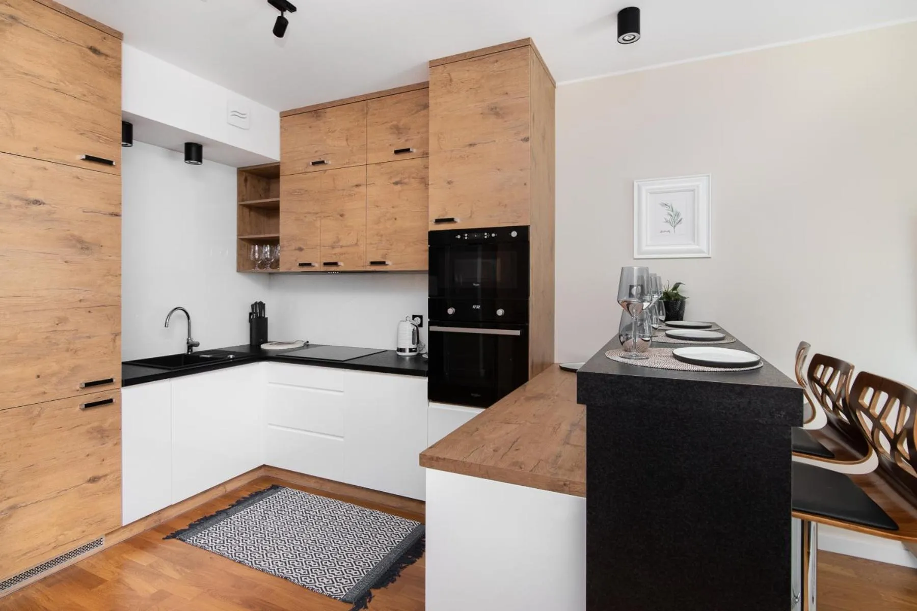 Kitchen or kitchenette in Symphony Baltica Towers Apartamenty