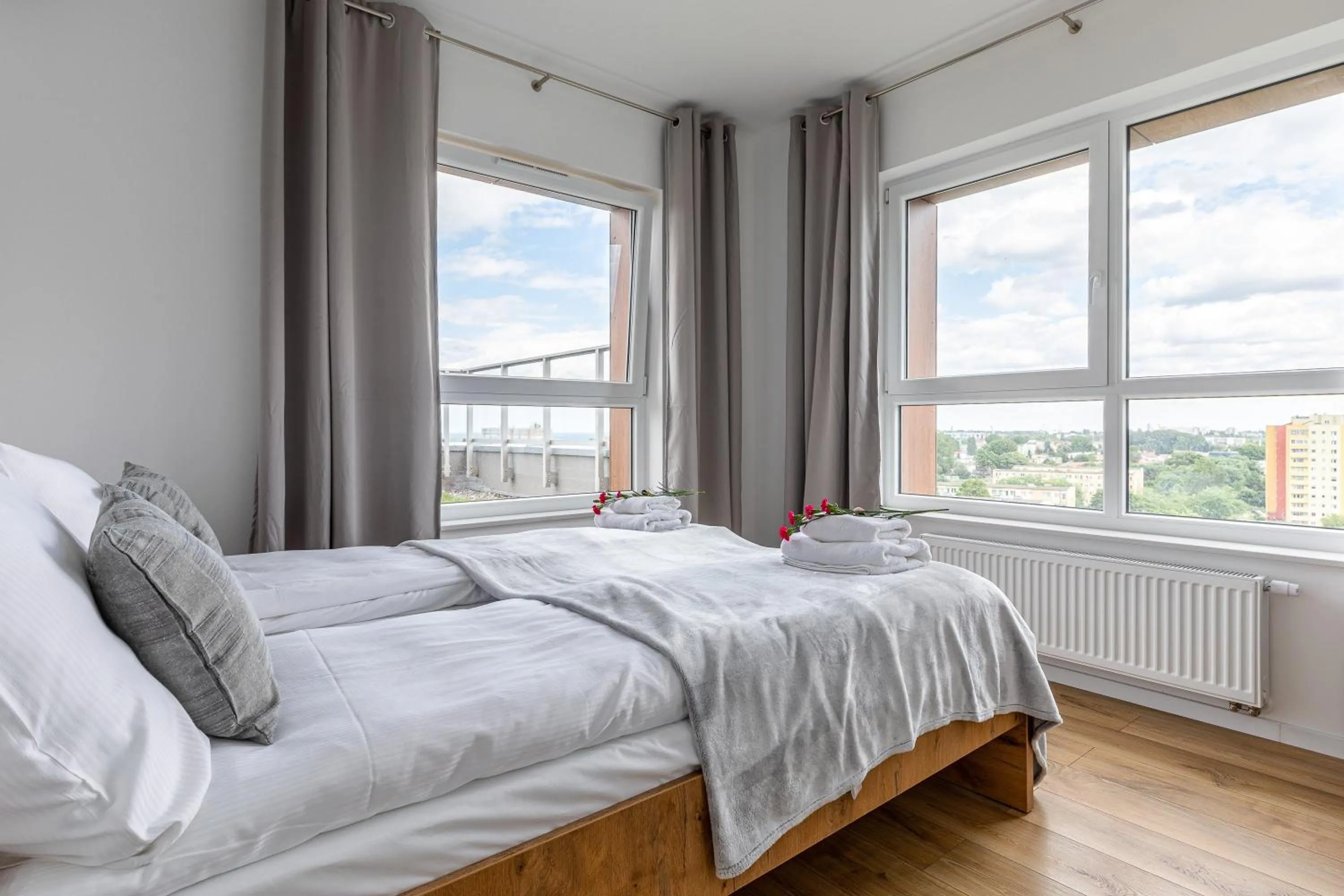 Bed in Symphony Baltica Towers Apartamenty