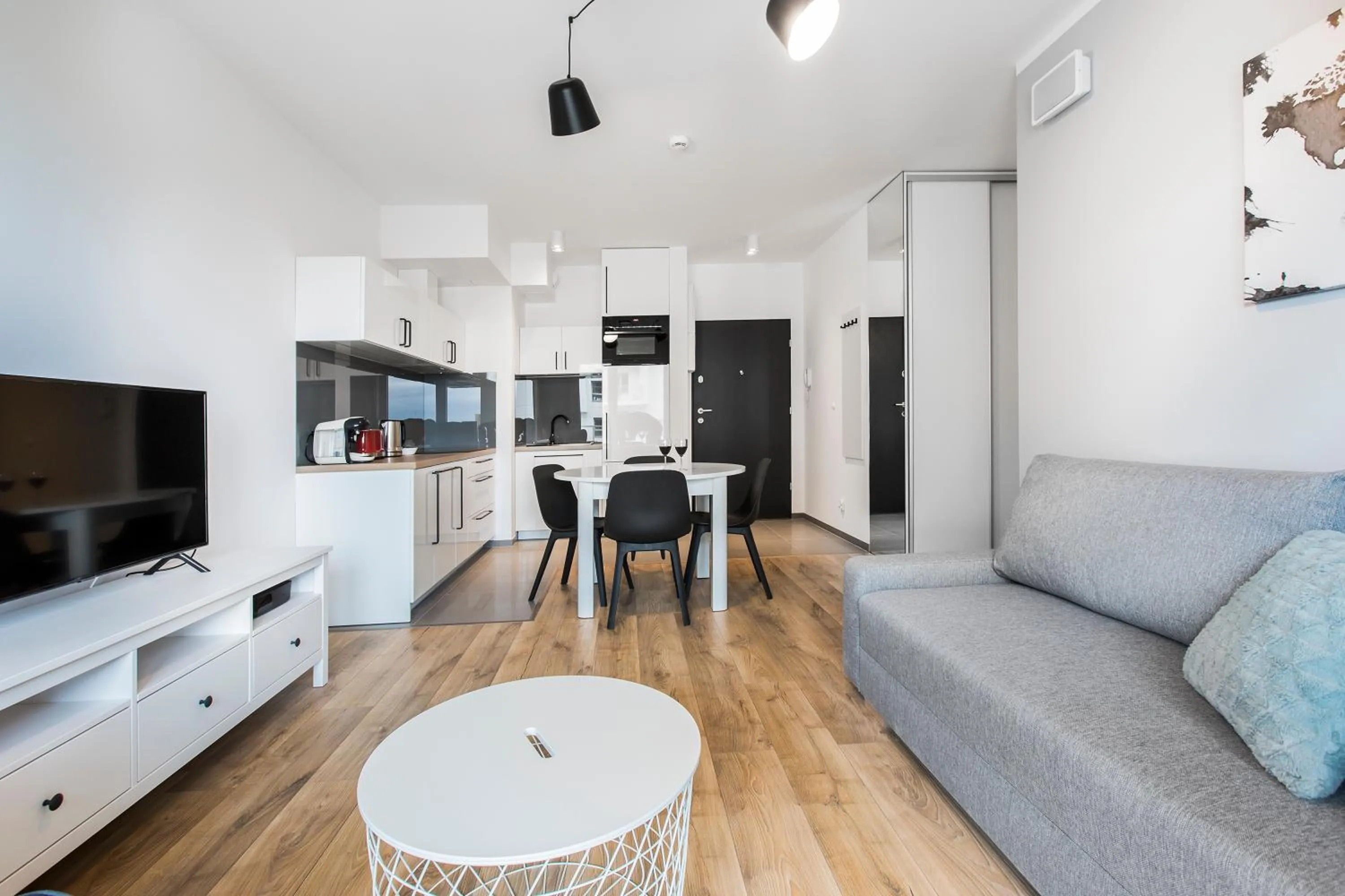 Communal lounge/ TV room in Symphony Baltica Towers Apartamenty