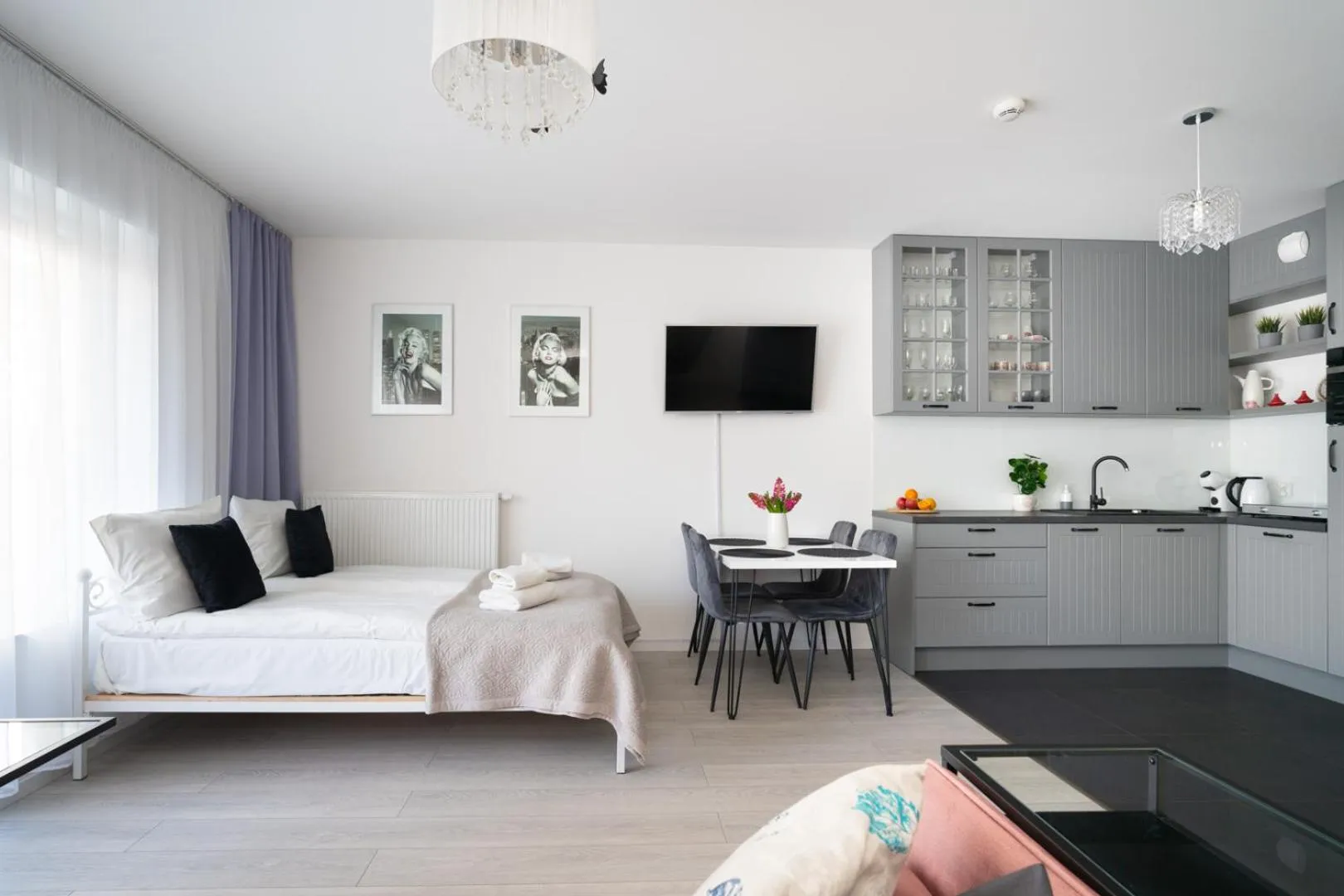 Bed in Symphony Baltica Towers Apartamenty