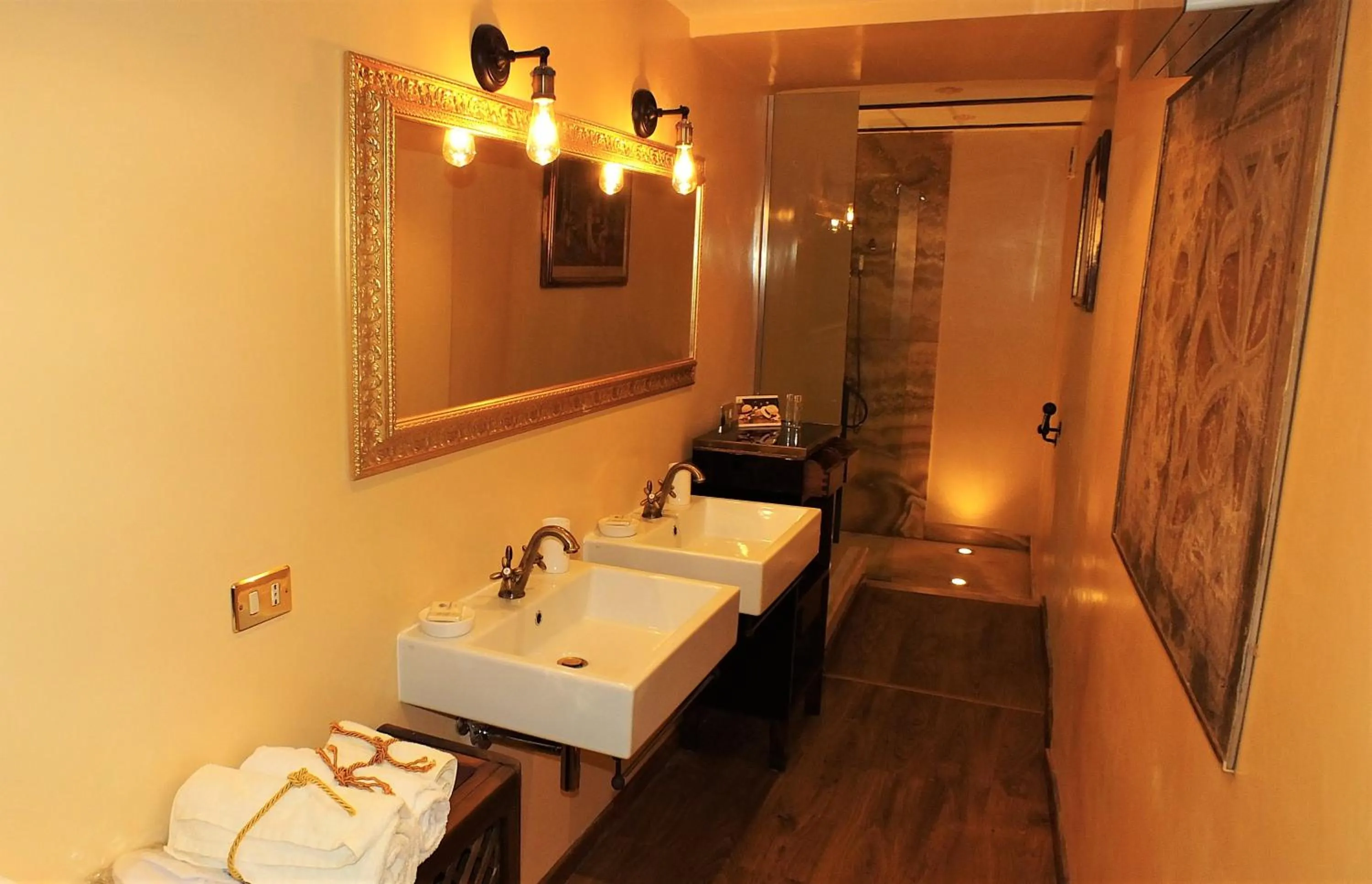 Bathroom in Residenze Gregoriane - Residenza d'Epoca