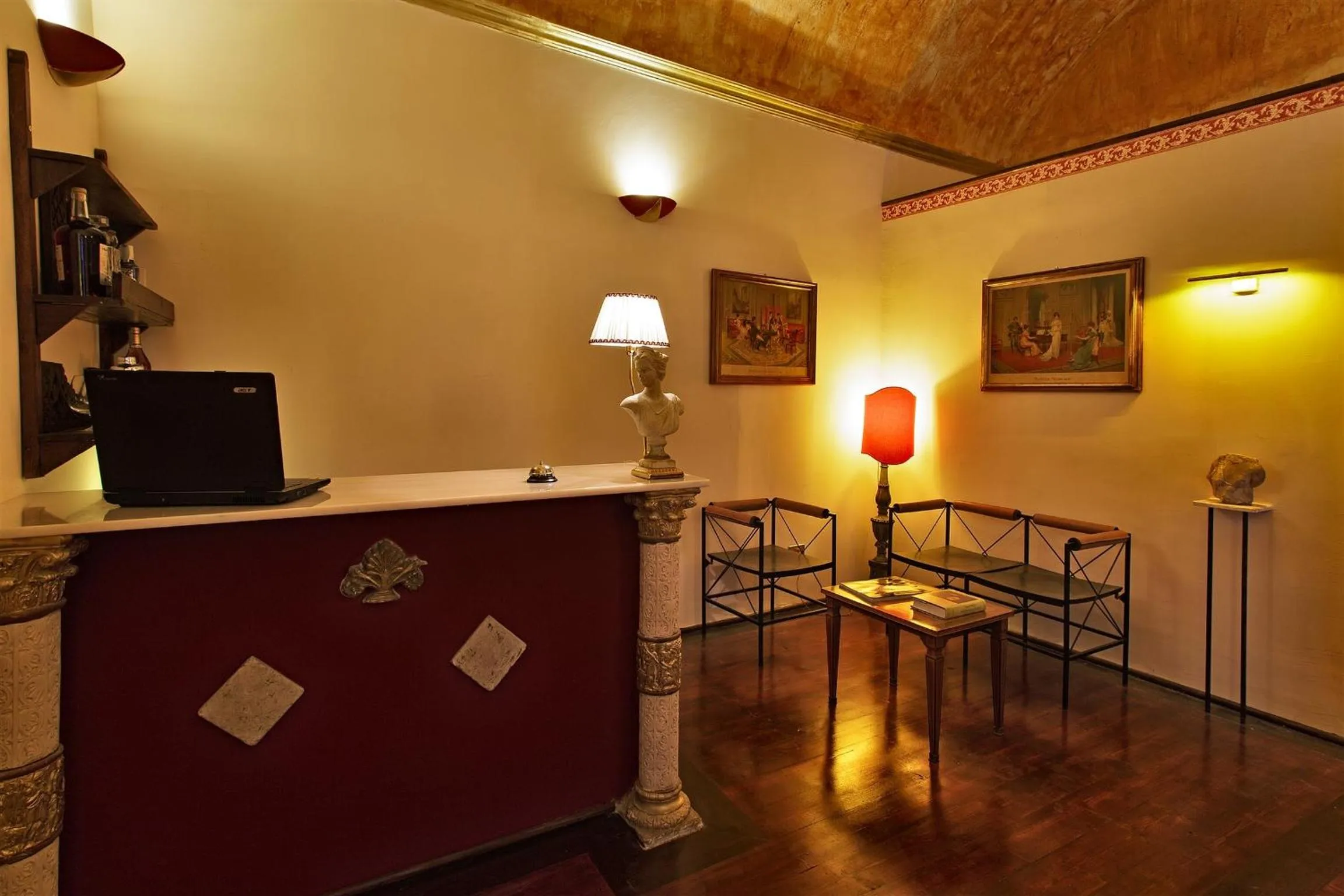 Lobby or reception in Residenze Gregoriane - Residenza d'Epoca